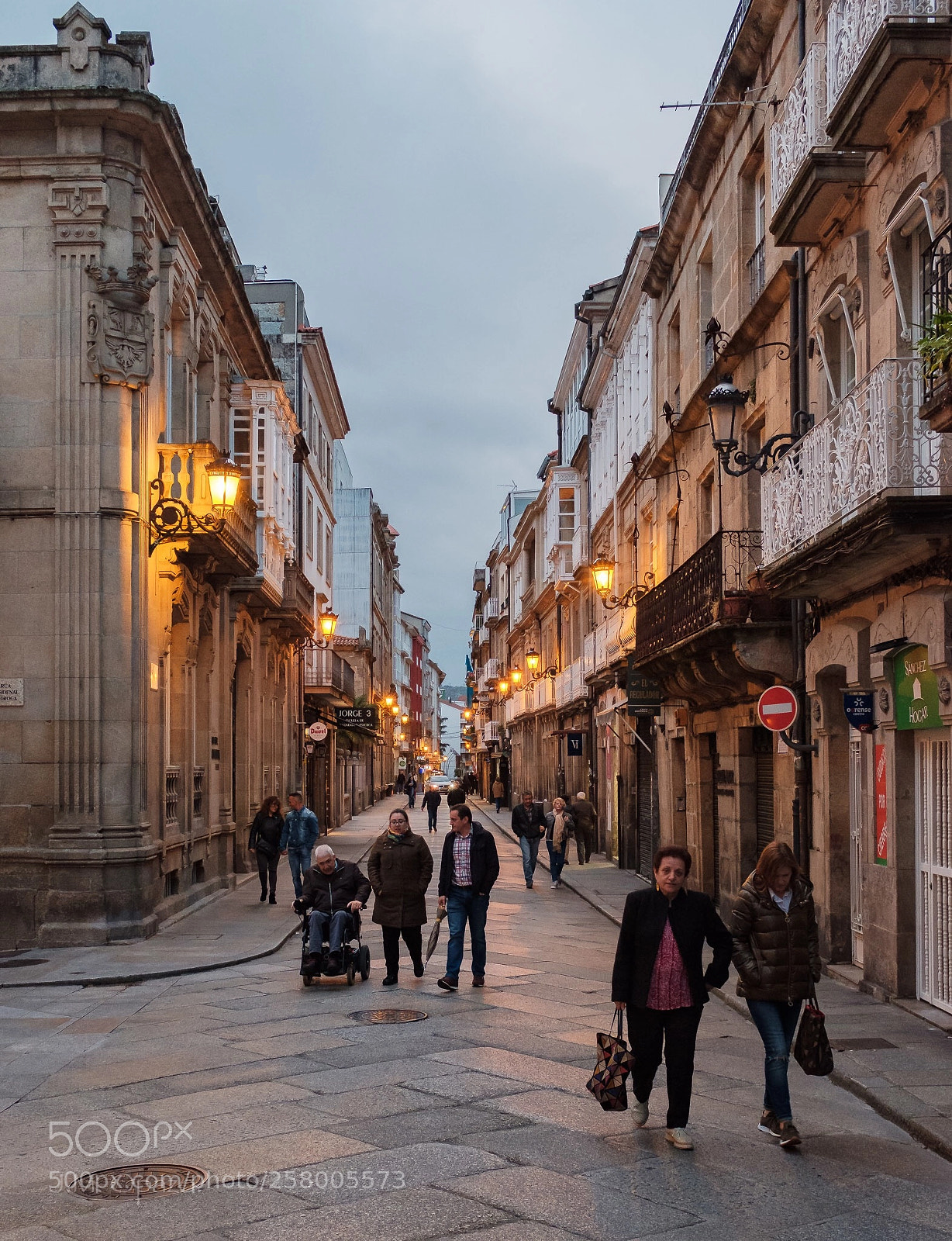 Fujifilm X100F sample photo. Calles de ourense. photography