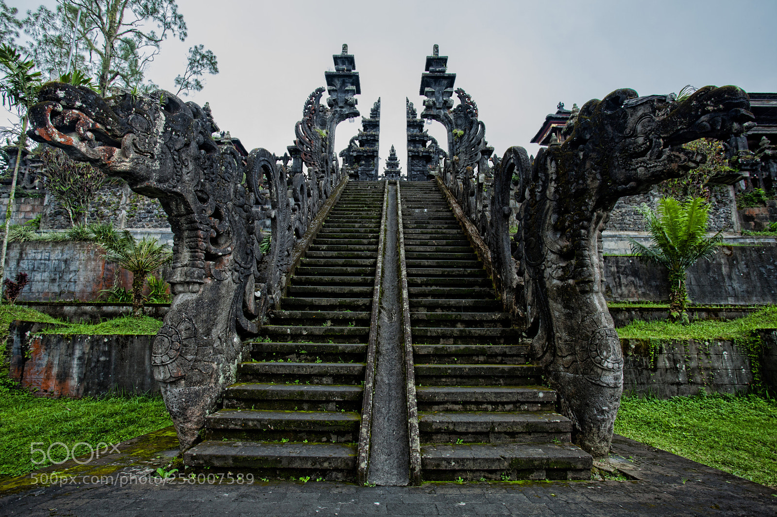 Canon EOS 5D Mark II sample photo. Pura besakih photography