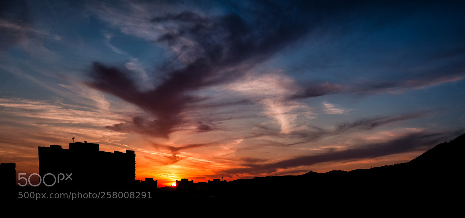 Canon EOS 5D Mark II sample photo. Sunset in the city photography