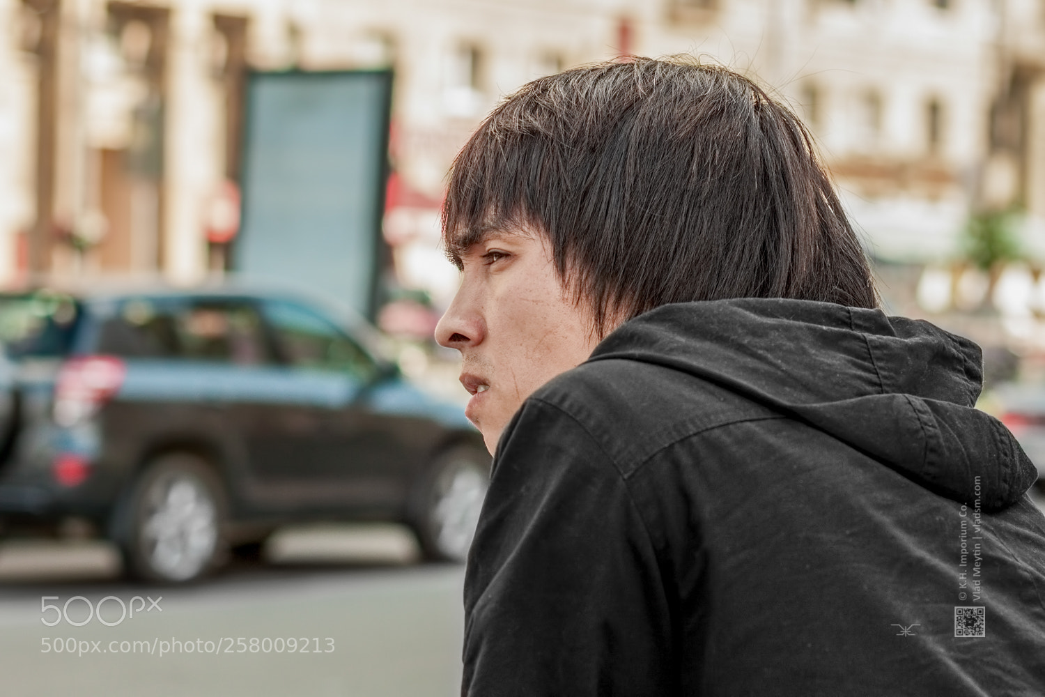 Canon EOS 500D (EOS Rebel T1i / EOS Kiss X3) sample photo. Youngster in the street photography