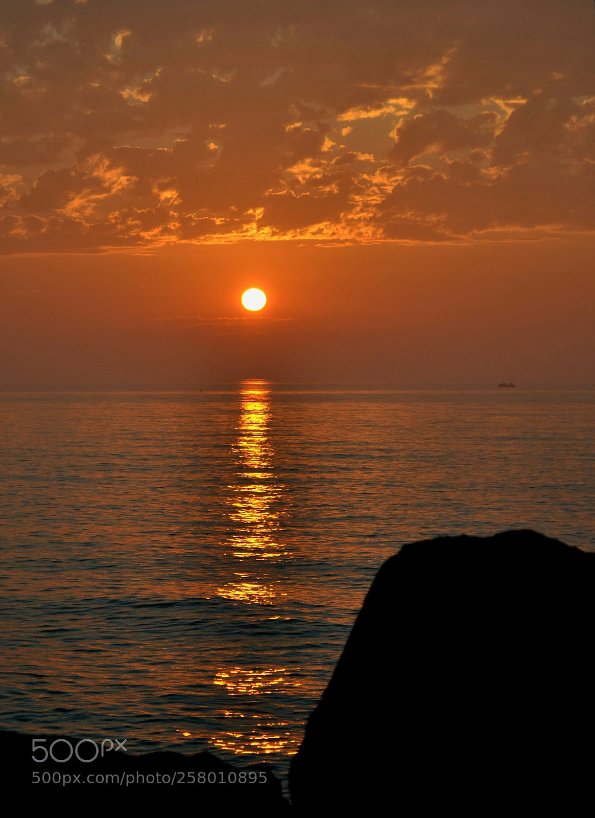 Nikon D3100 sample photo. Lake michigan sunrise photography
