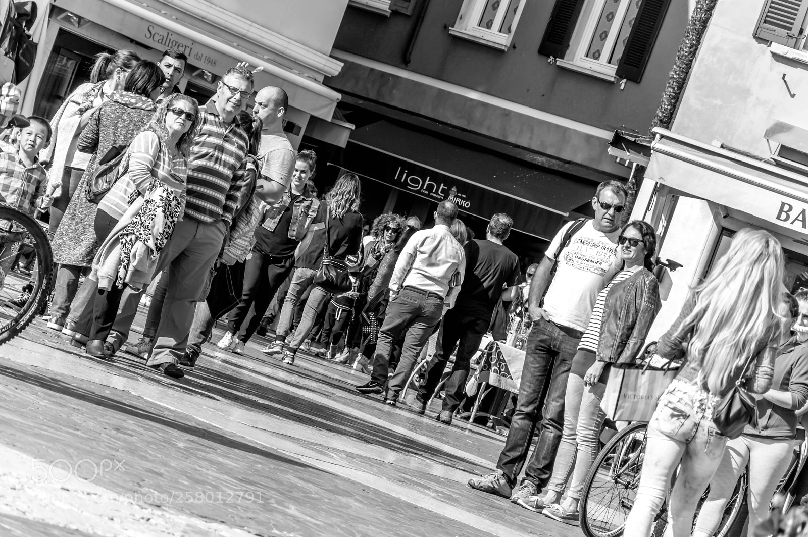 Nikon D3200 sample photo. Sirmione street photography