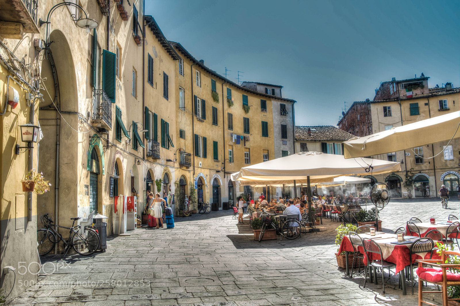 Nikon D3200 sample photo. Lucca piazza dell'anfiteatro photography
