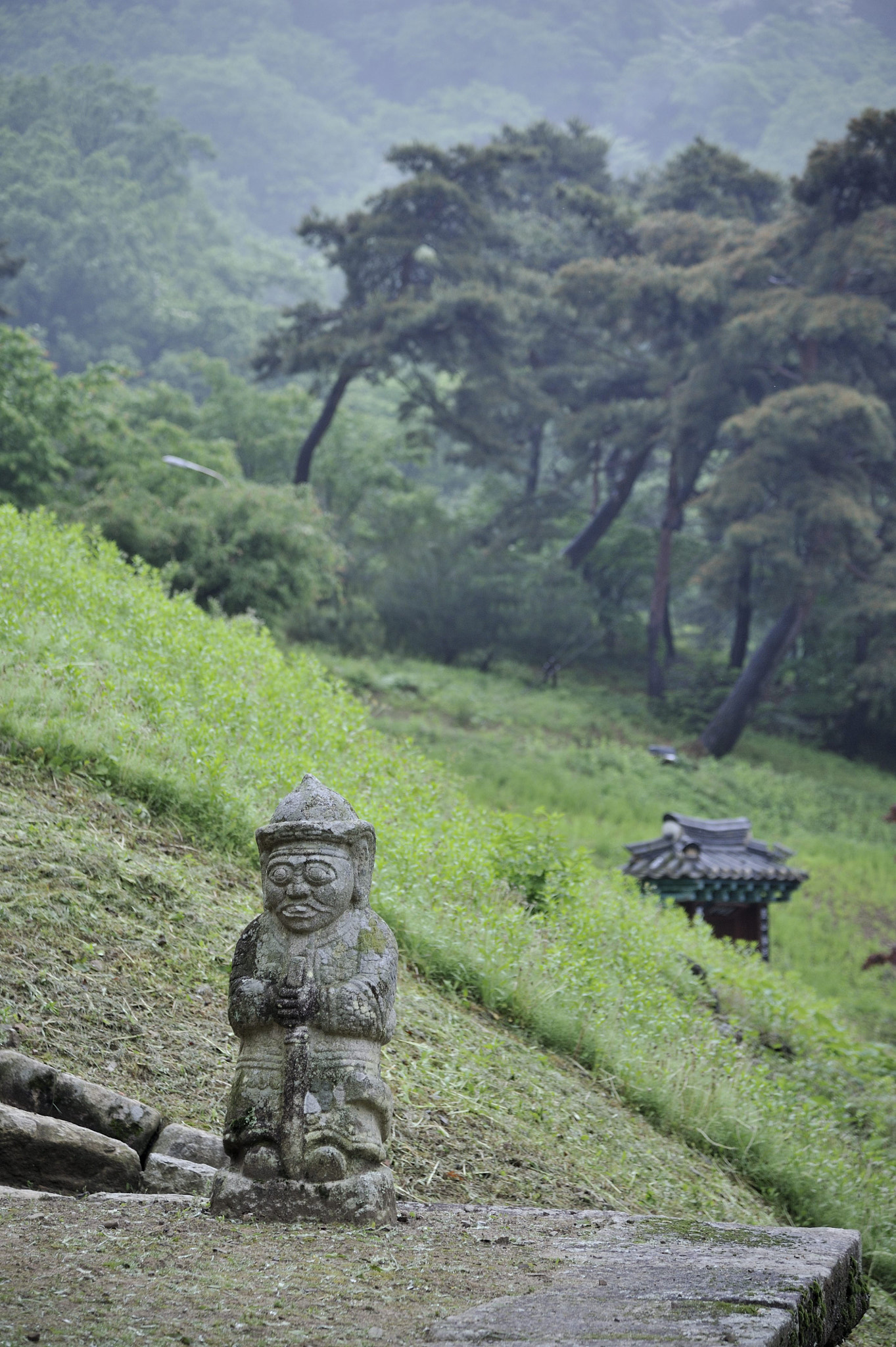 Nikon AF-S Nikkor 24-120mm F4G ED VR sample photo. A stone statue photography