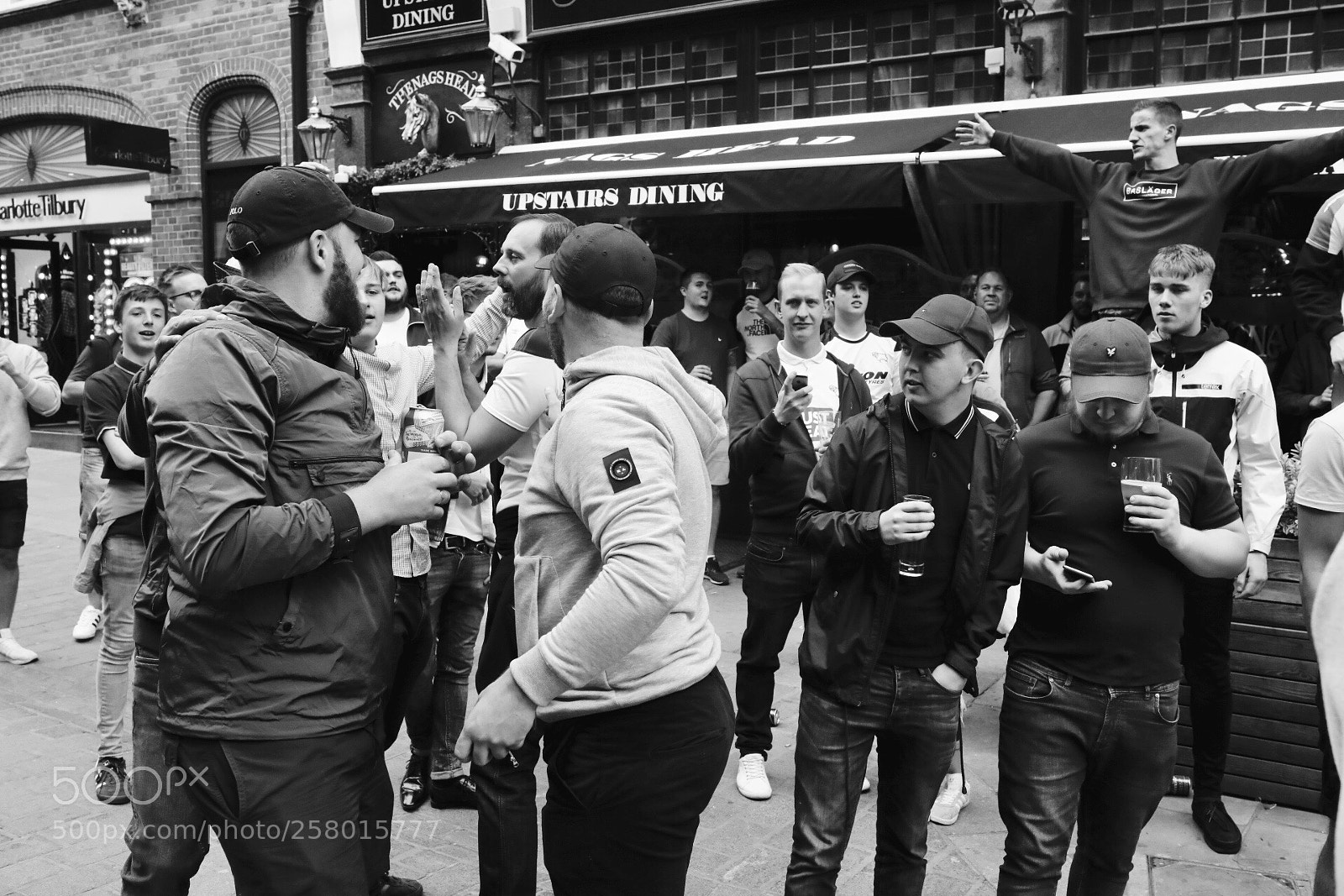 Canon EOS 5D Mark IV sample photo. Football crowd in covent photography