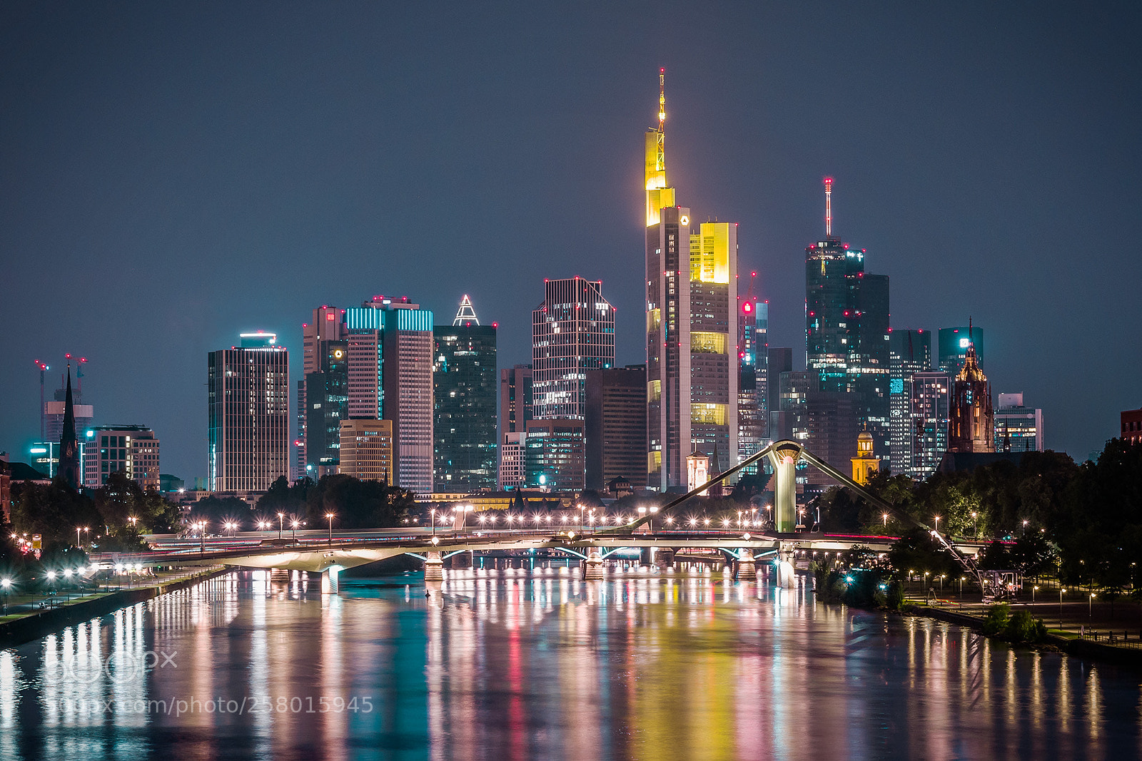 Canon EOS 600D (Rebel EOS T3i / EOS Kiss X5) sample photo. Skyline frankfurt am main photography