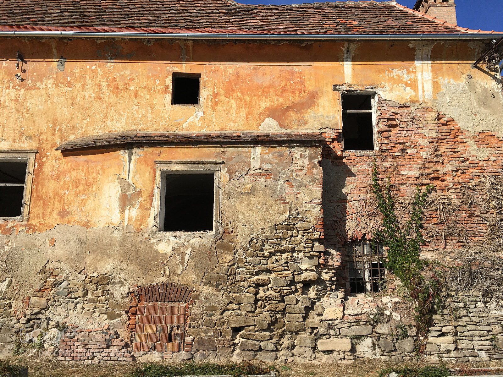 Apple iPhone 6s Plus sample photo. Abandoned building 1, maribor, slovenia photography