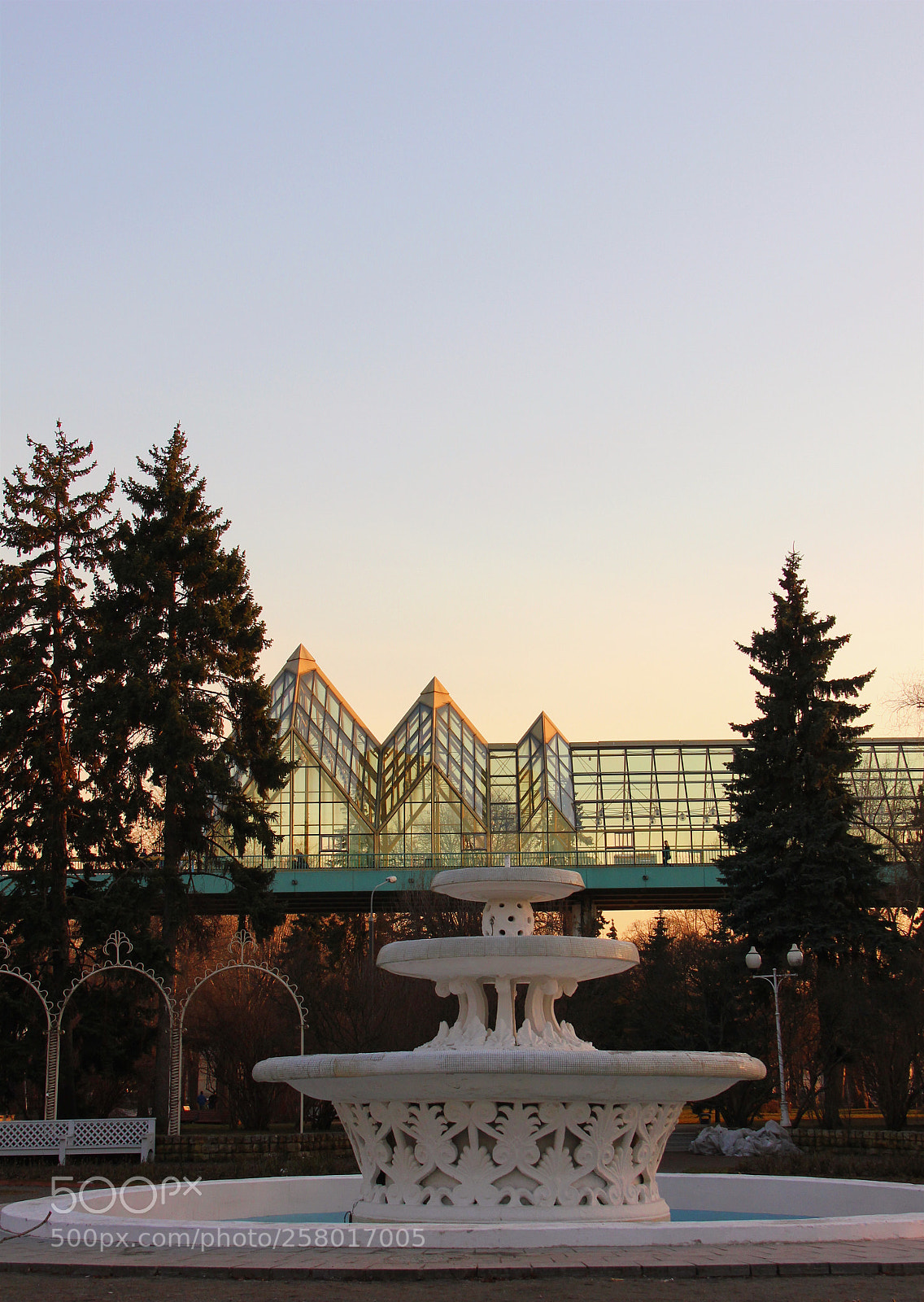 Canon EOS 550D (EOS Rebel T2i / EOS Kiss X4) sample photo. Fountain photography