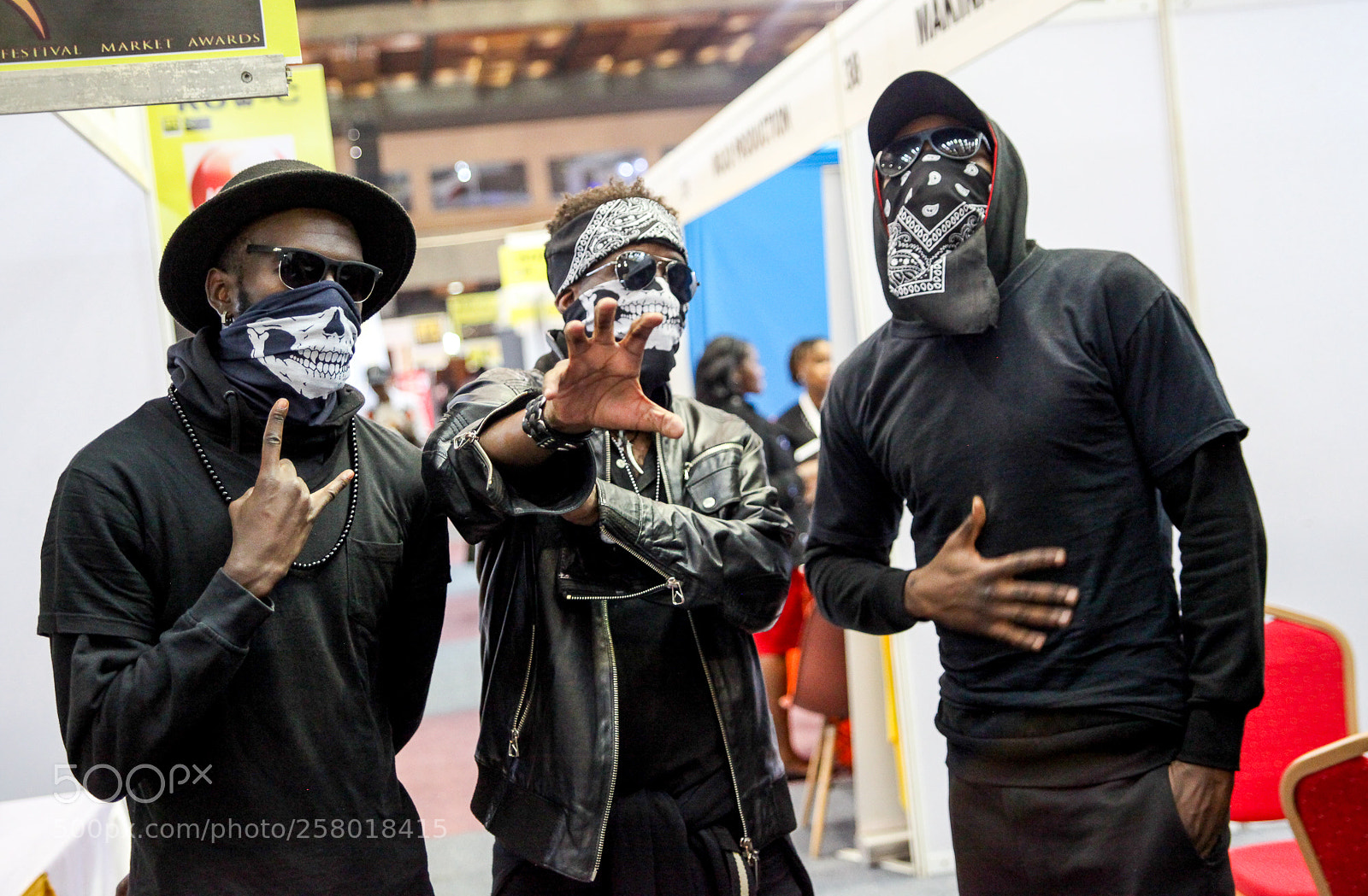 Canon EOS 5D Mark II sample photo. Kalasha film market photography