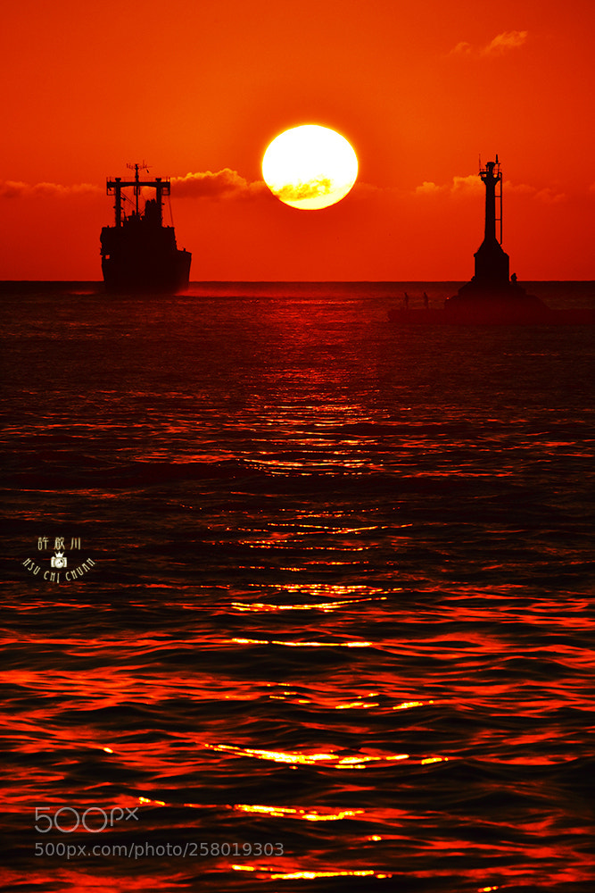 Nikon D810 sample photo. 黃昏出航 photography