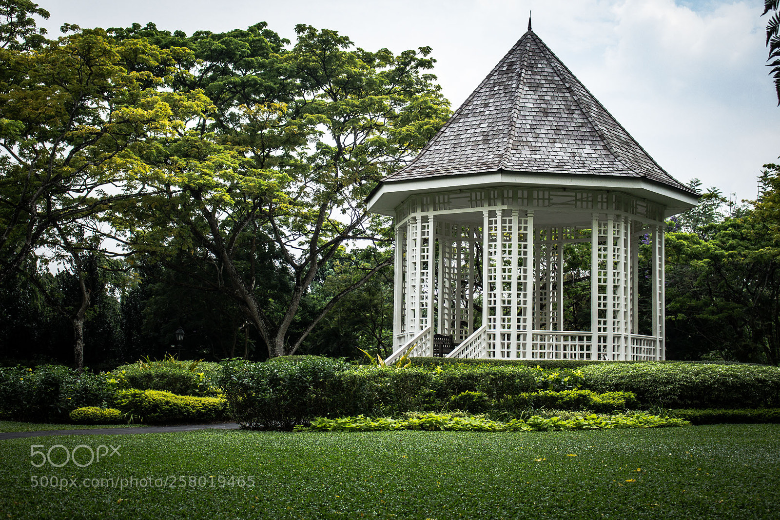 Canon EOS 700D (EOS Rebel T5i / EOS Kiss X7i) sample photo. The bandstand photography