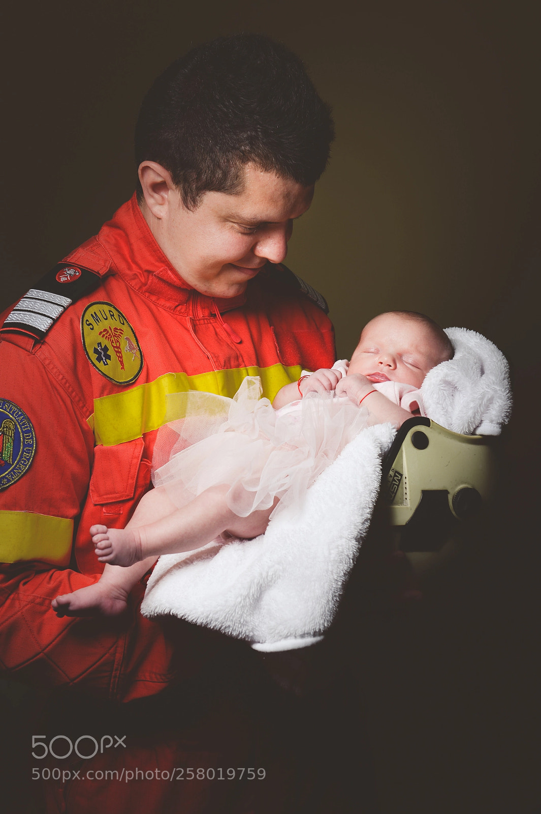 Nikon Df sample photo. Father & newborn baby girl photography