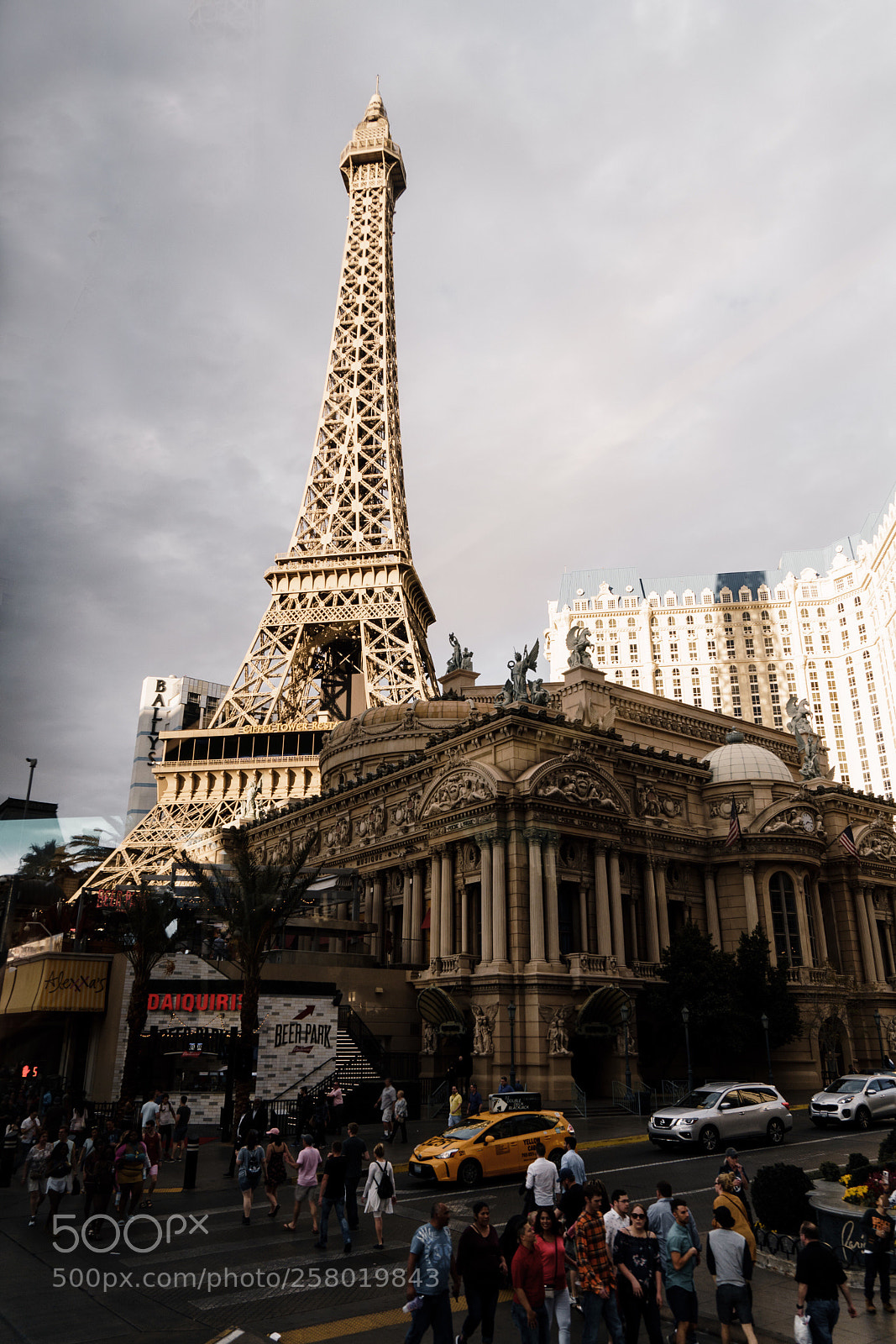 Sony a6300 sample photo. Paris photography