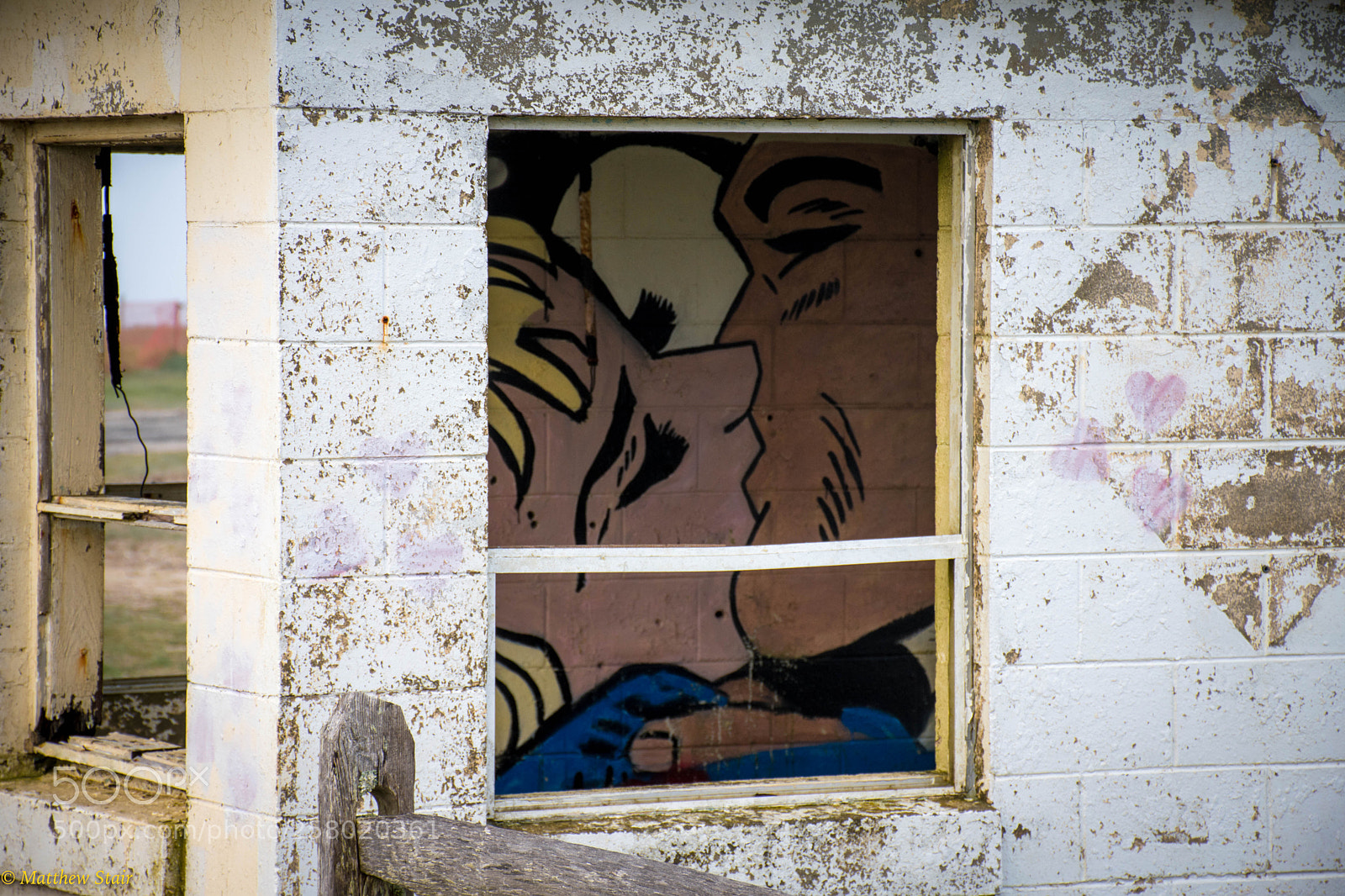 Nikon D5600 sample photo. Guard house kiss photography