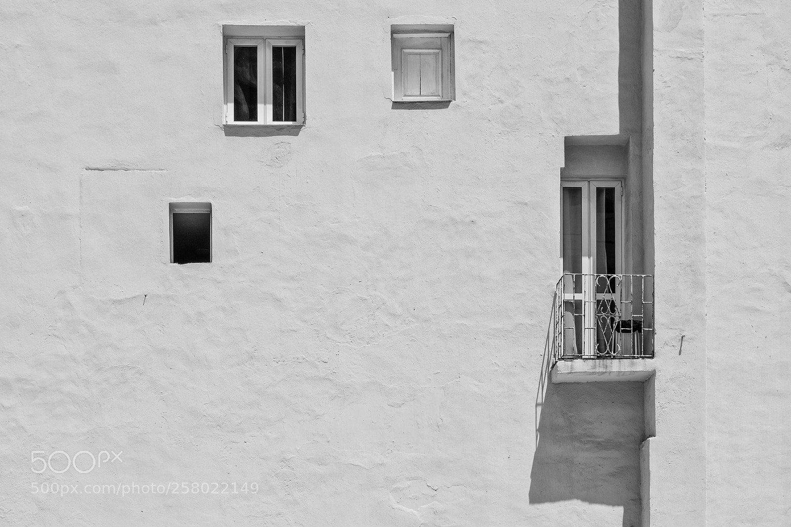 Canon EOS 5D Mark IV sample photo. Architecture - a wall photography