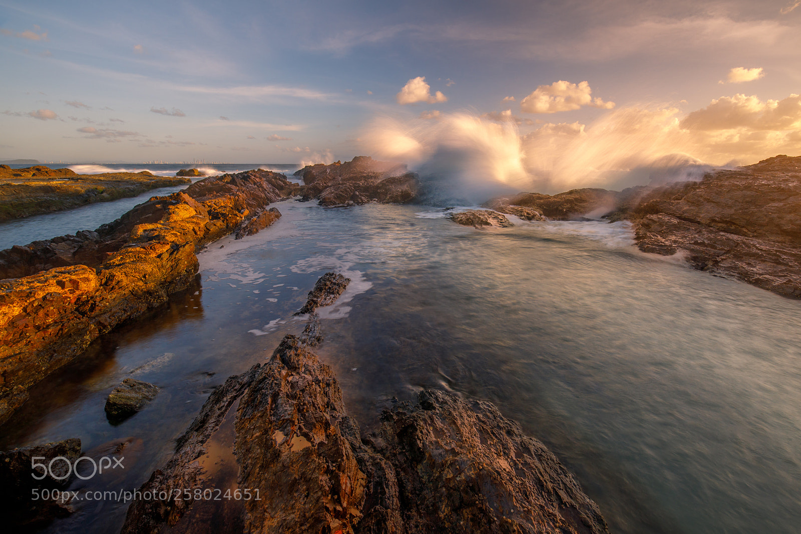 Canon EOS 5D Mark IV sample photo. Snapper rocks beach photography