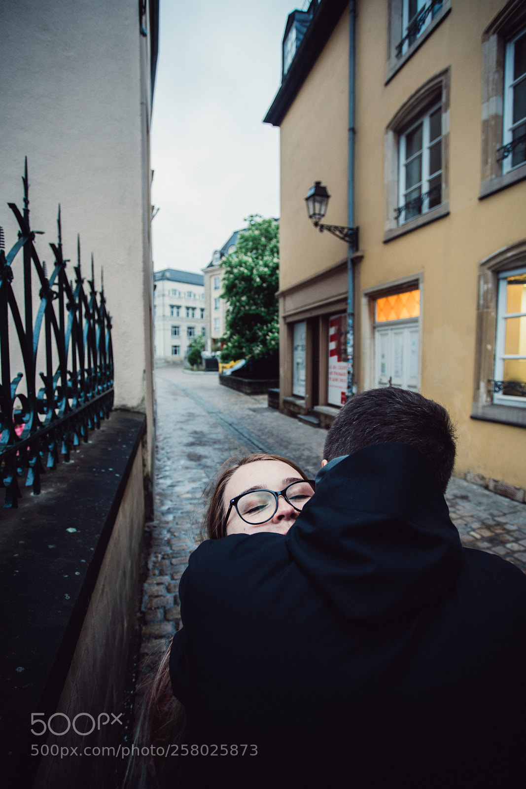 Sony a7R II sample photo. Hug photography