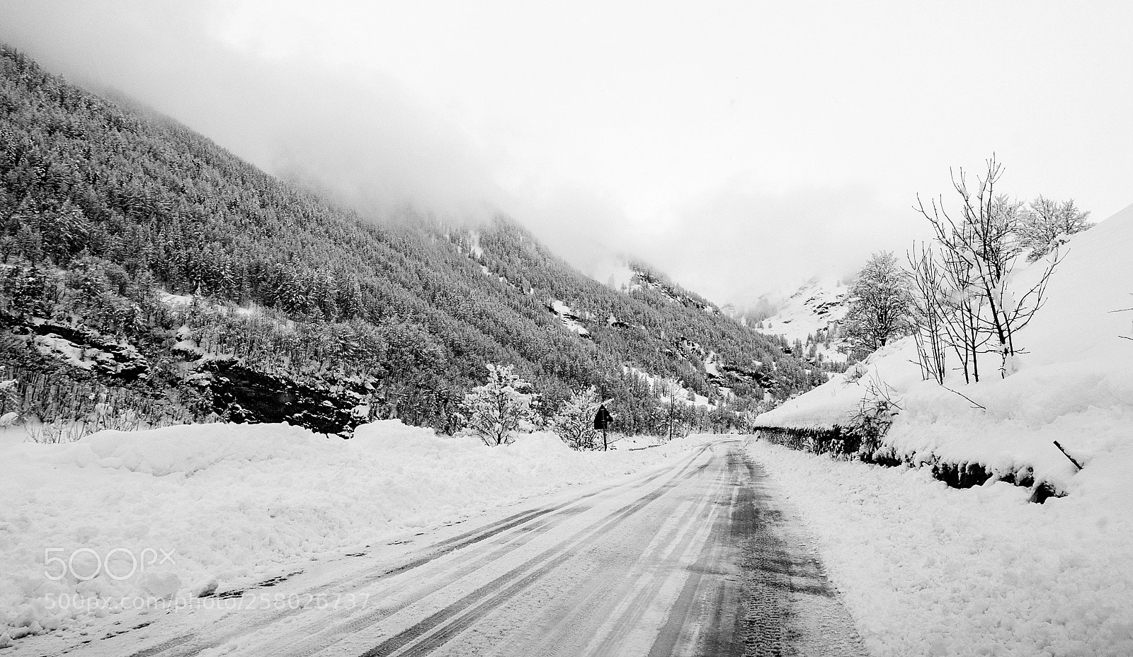 Panasonic Lumix DMC-LX100 sample photo. Road to winter photography