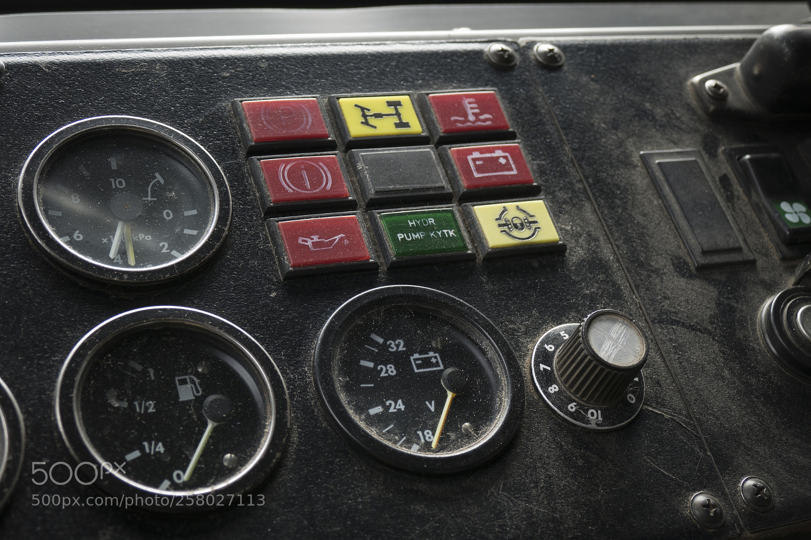 Panasonic Lumix DMC-FZ1000 sample photo. Dusty lorry dashboard photography