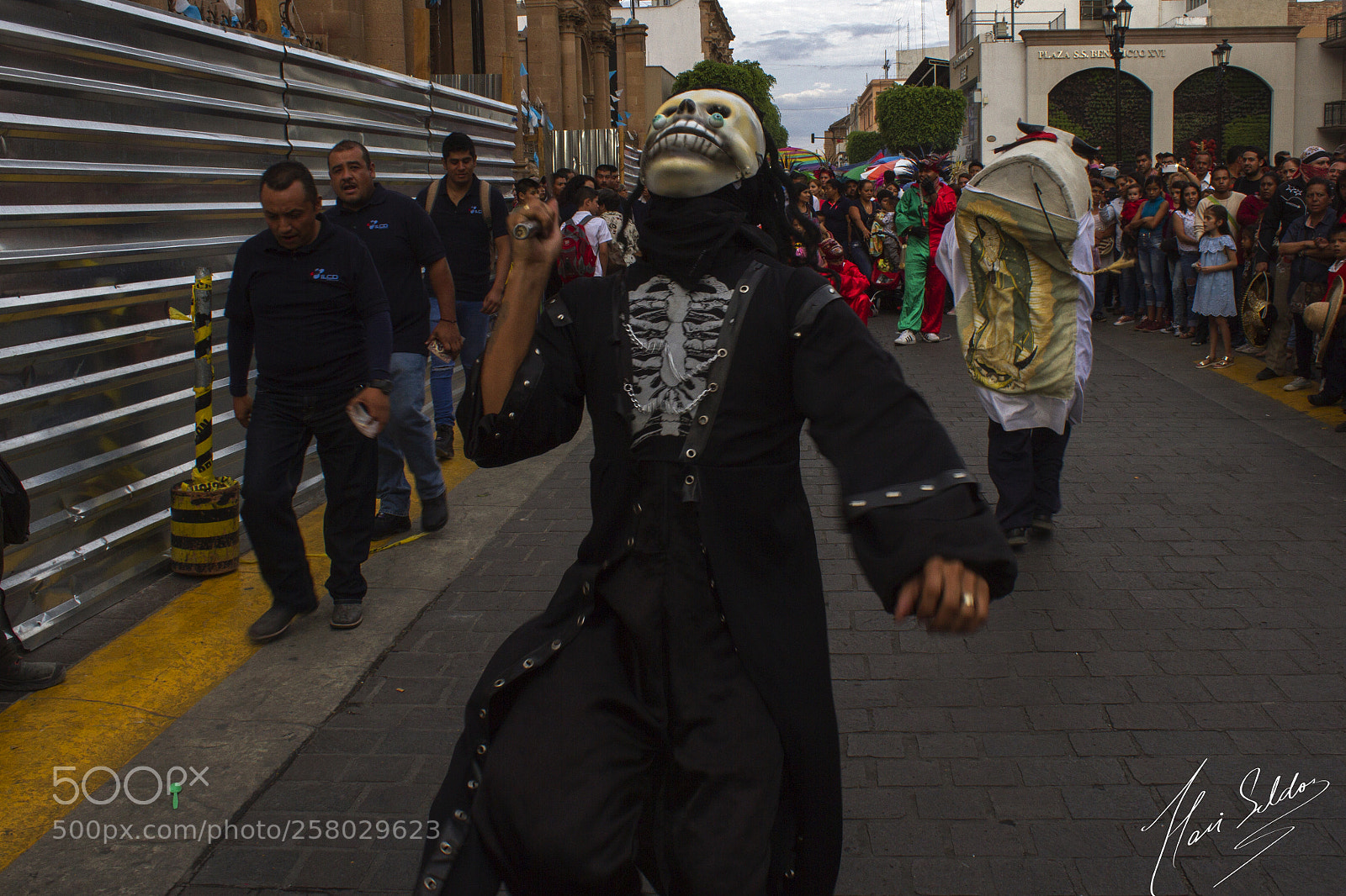 Canon EOS 7D sample photo. Bailando el "torito" photography