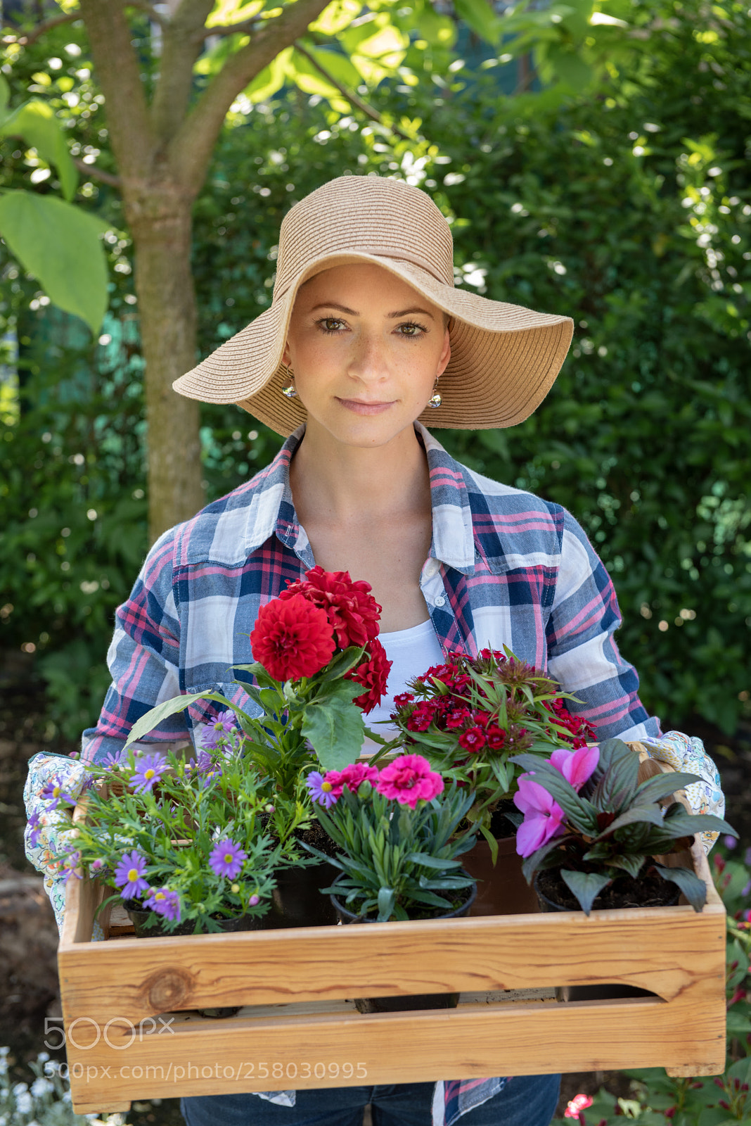 Nikon D810 sample photo. Beautiful female gardener wearing photography