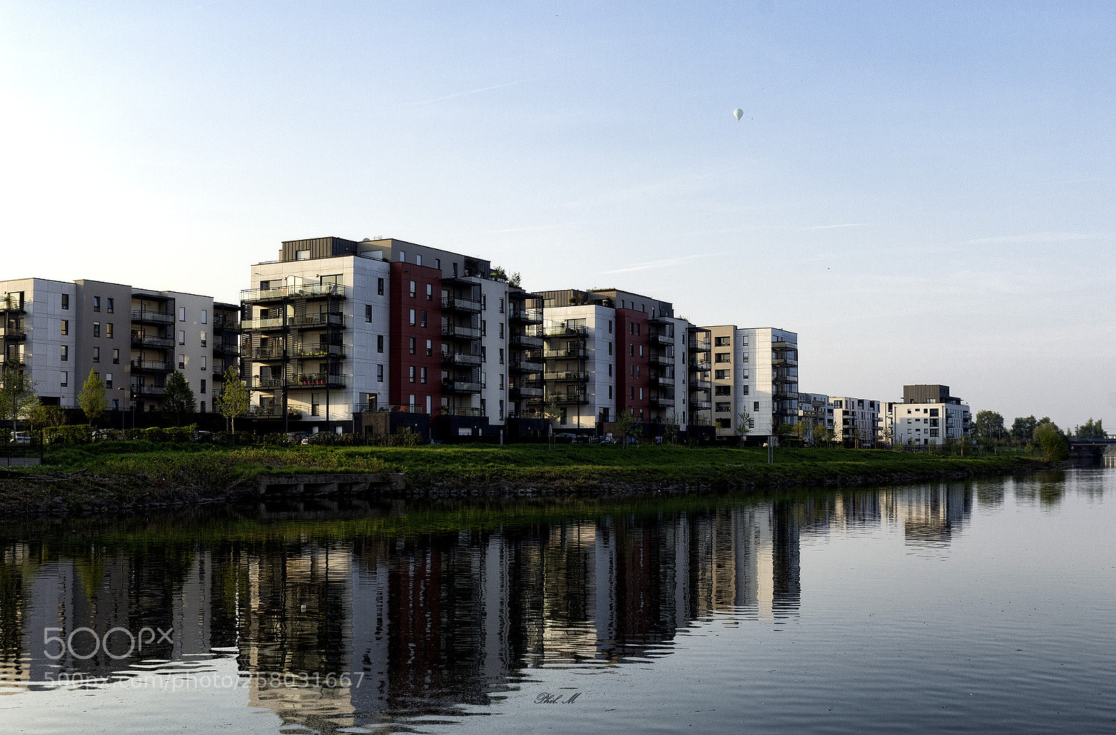 Canon EOS 1200D (EOS Rebel T5 / EOS Kiss X70 / EOS Hi) sample photo. Au bord du canal photography