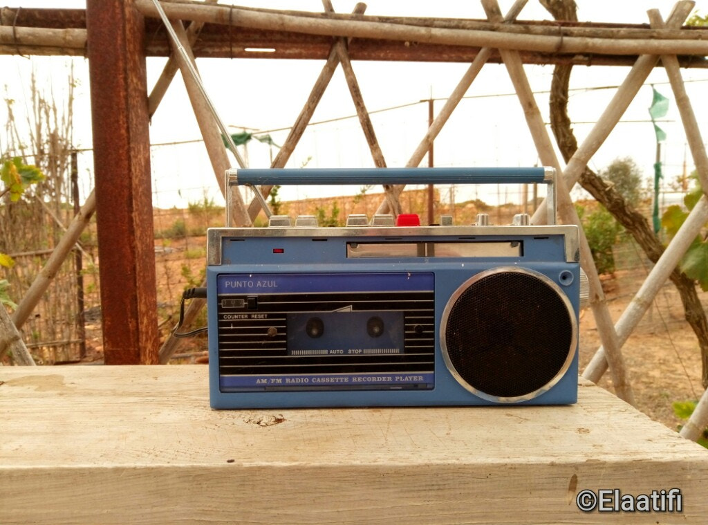 Meizu M3s sample photo. Am fm radio cassette recorrer player photography