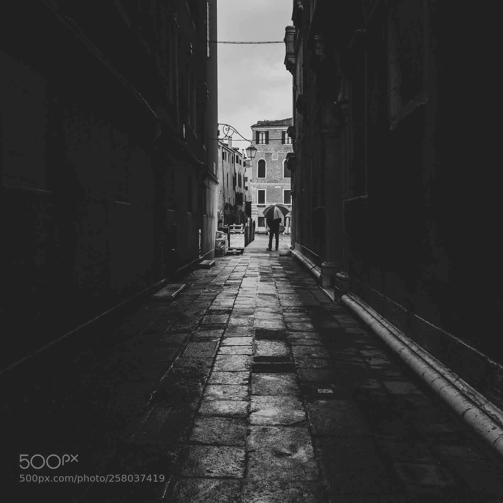 Canon EOS 6D sample photo. L'homme au parapluie photography