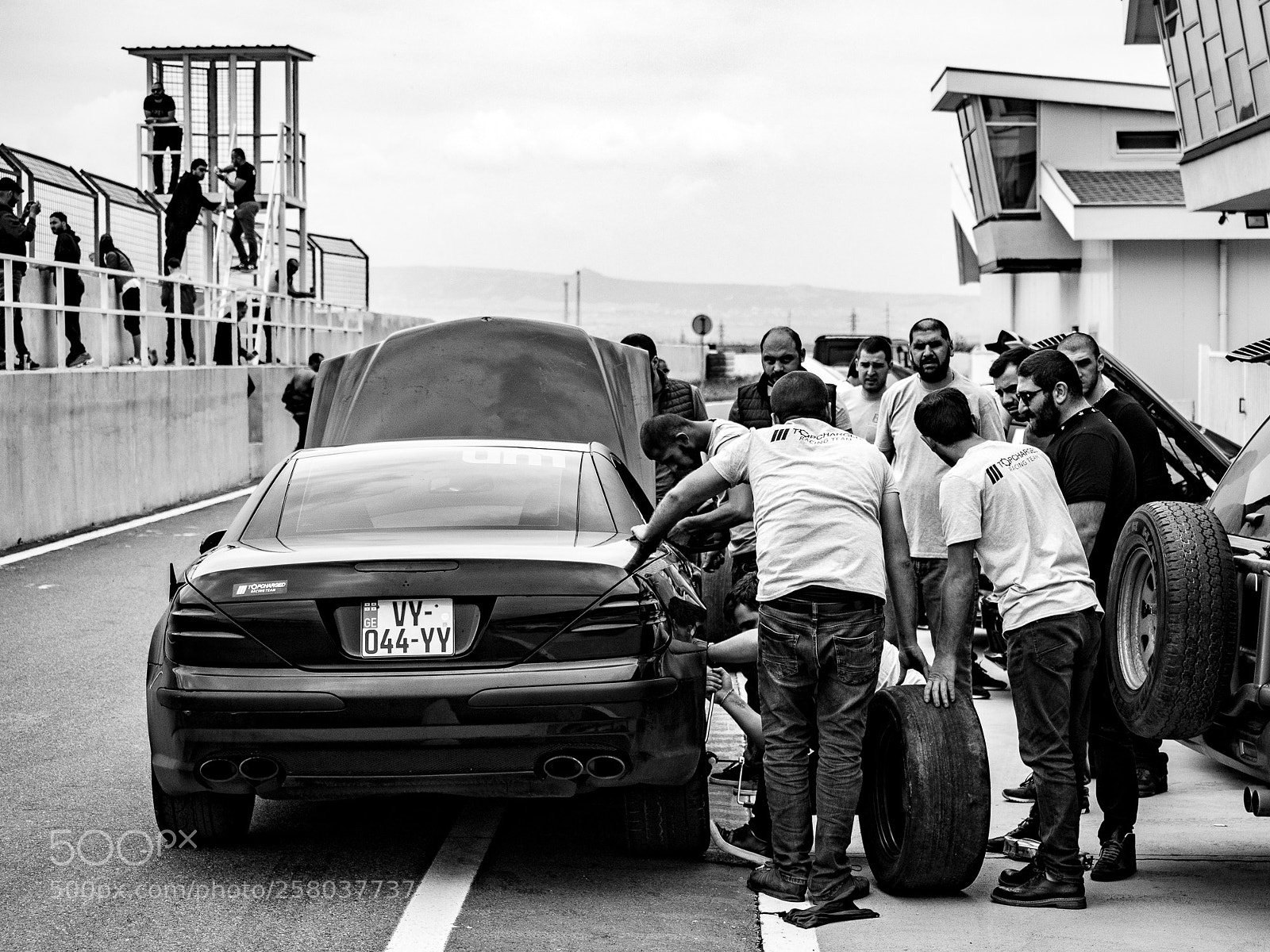 Olympus OM-D E-M5 II sample photo. Tyre change photography