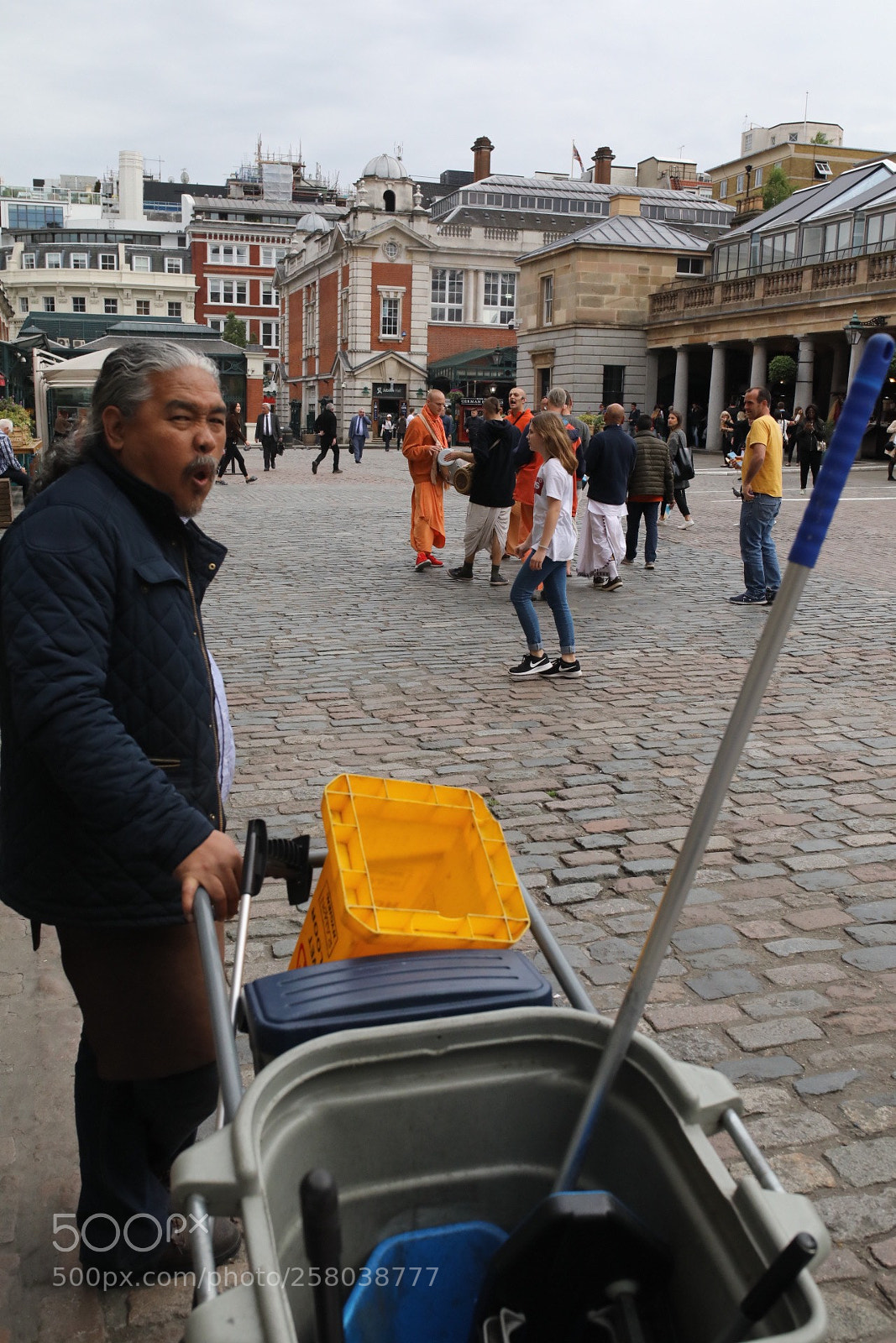 Canon EOS 5D Mark IV sample photo. Watching the world go photography