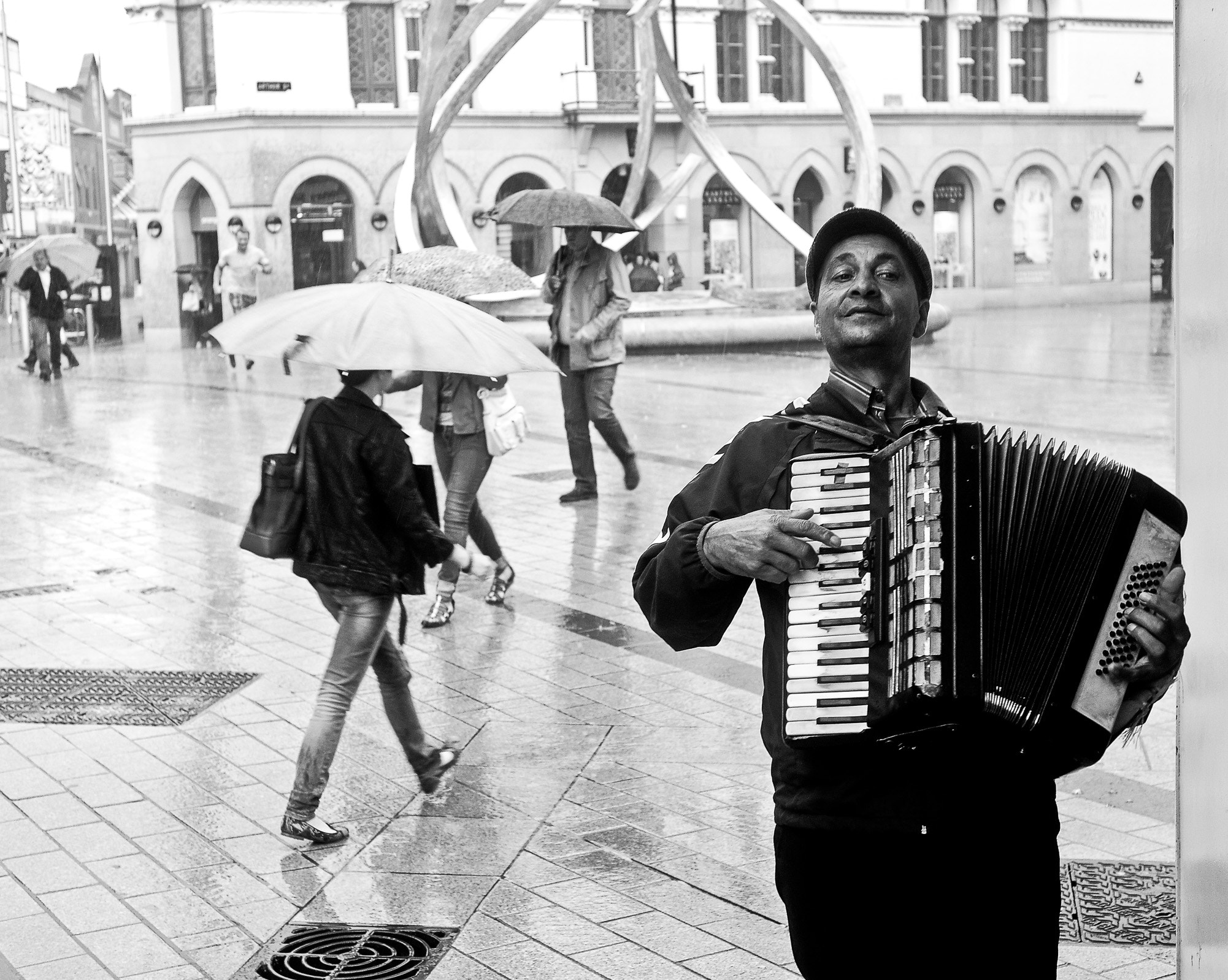 Samsung NX10 sample photo. Proud busker belfast photography