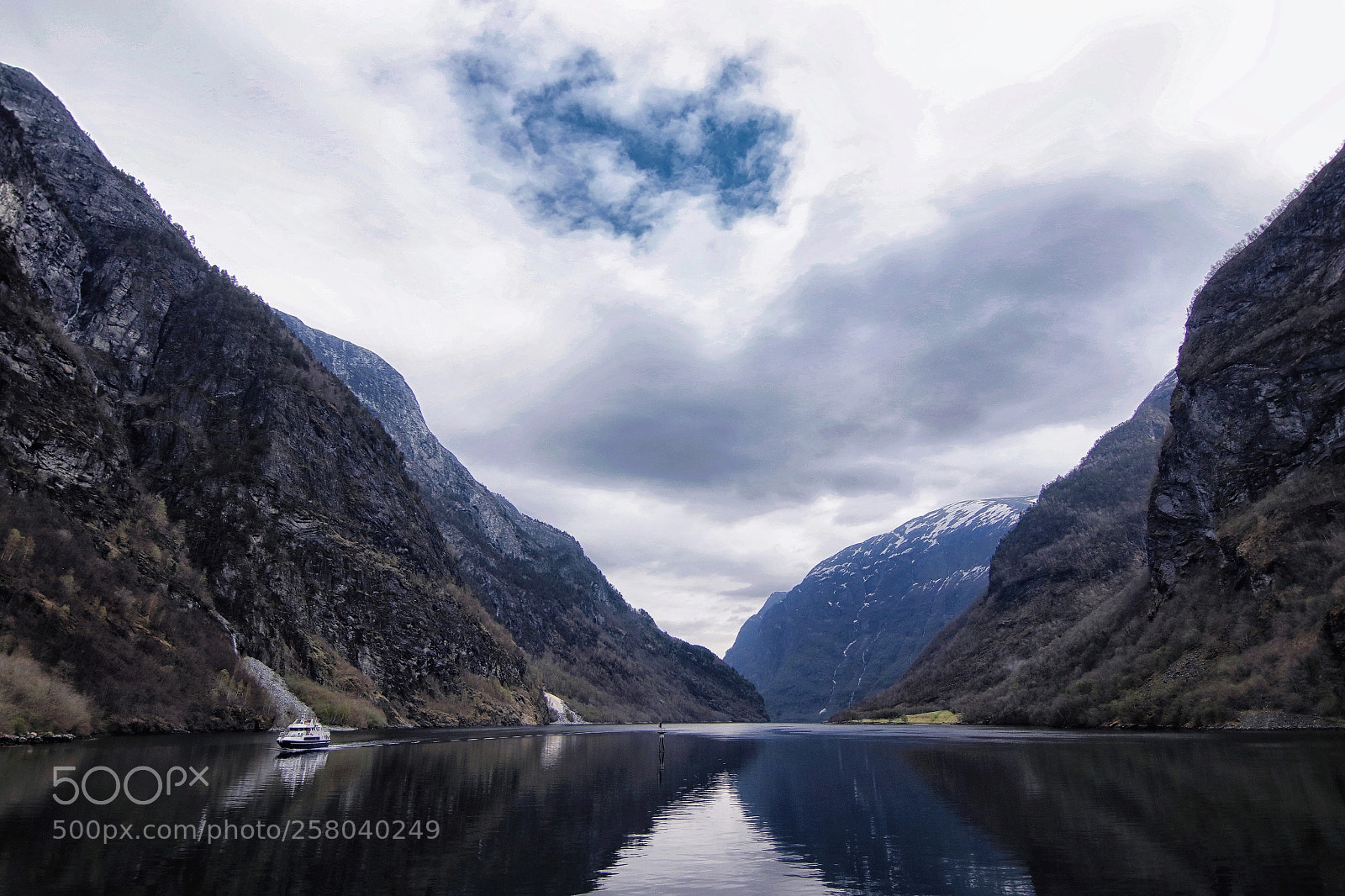 Canon EOS 7D Mark II sample photo. Nærøyfjord photography
