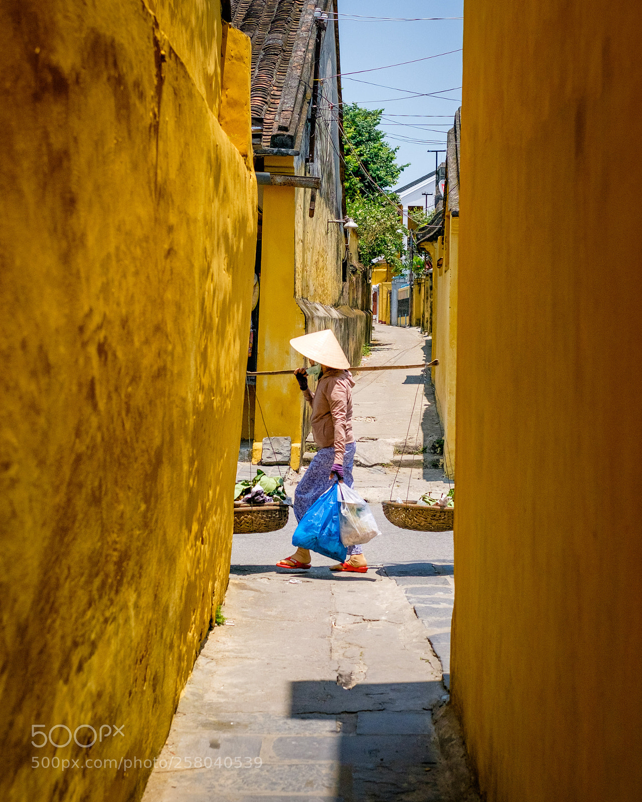 Fujifilm X-T10 sample photo. Streets of hoi an photography