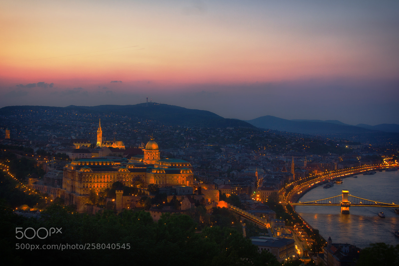 Canon EOS 550D (EOS Rebel T2i / EOS Kiss X4) sample photo. Buda castle twilight photography