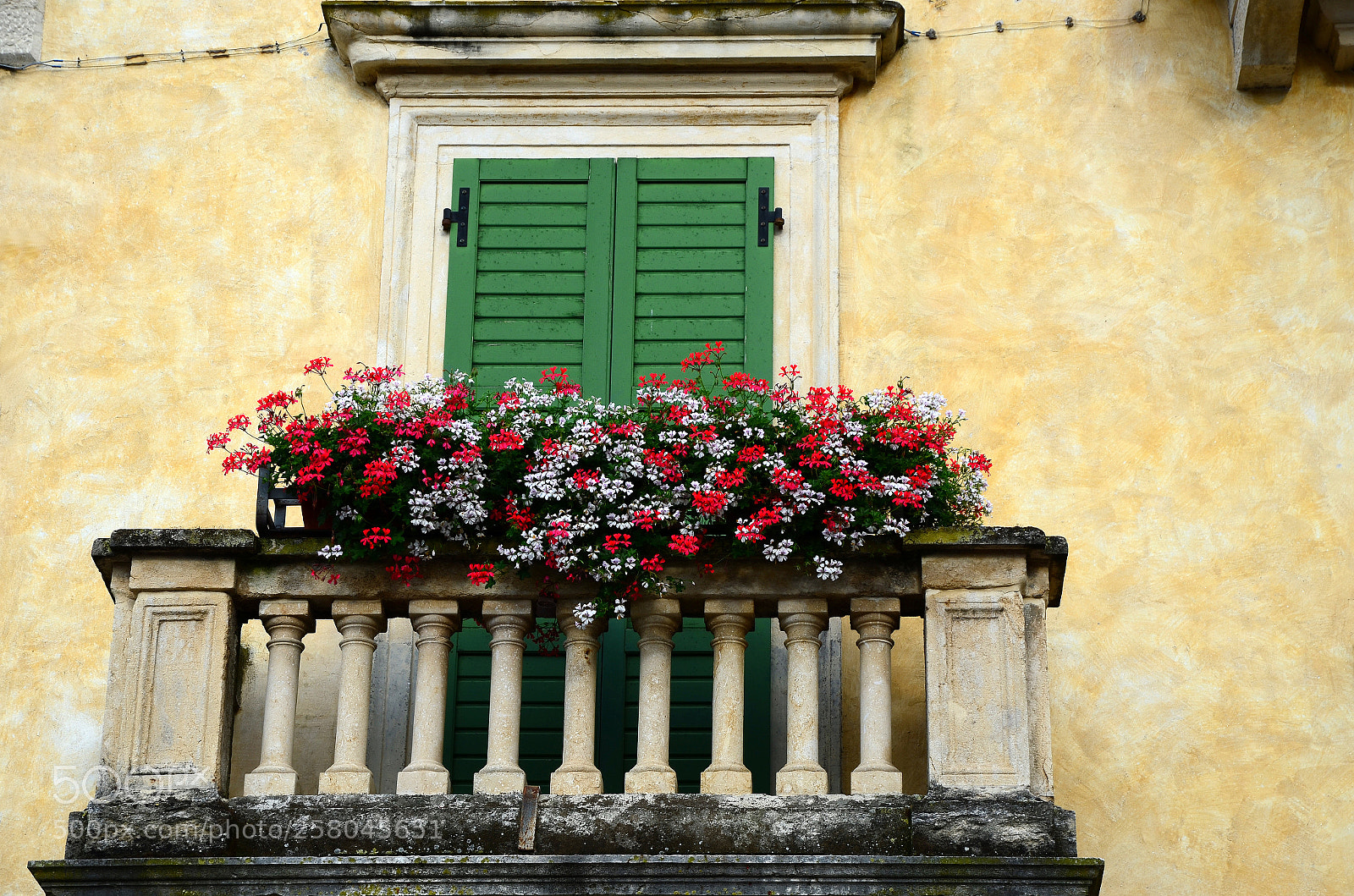 Nikon D7000 sample photo. Balcony. peschiera del garda photography