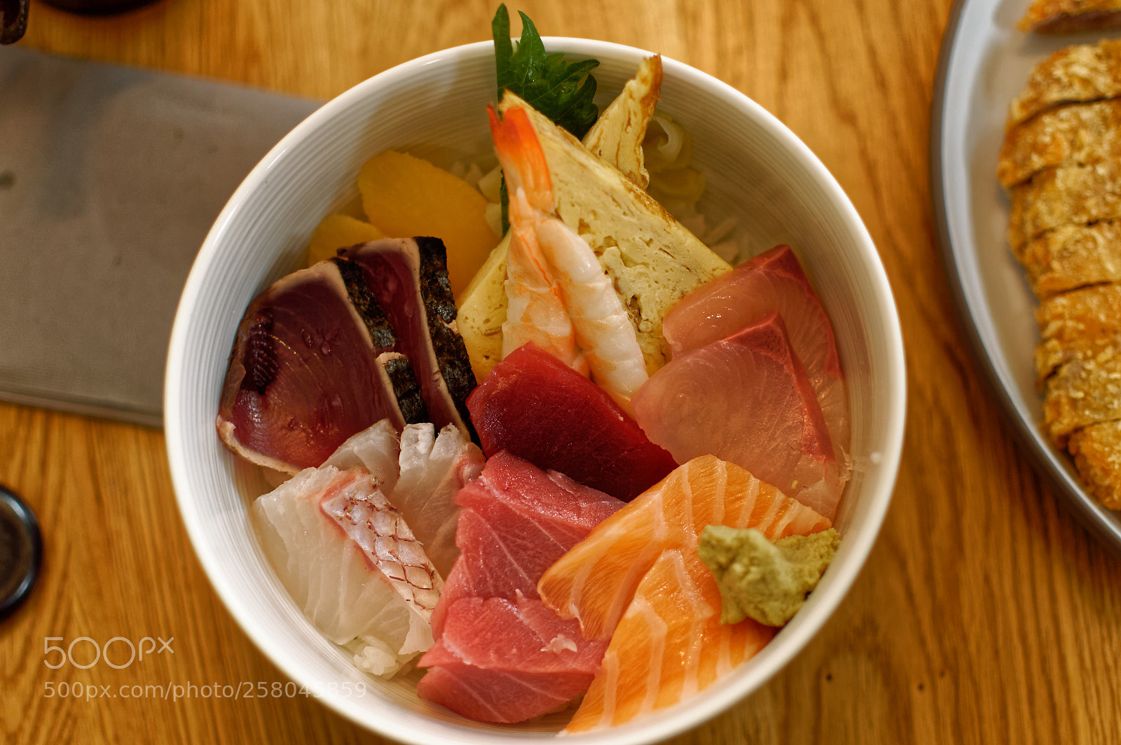 Nikon D3200 + Nikon AF-S DX Nikkor 35mm F1.8G sample photo. Chirashi photography