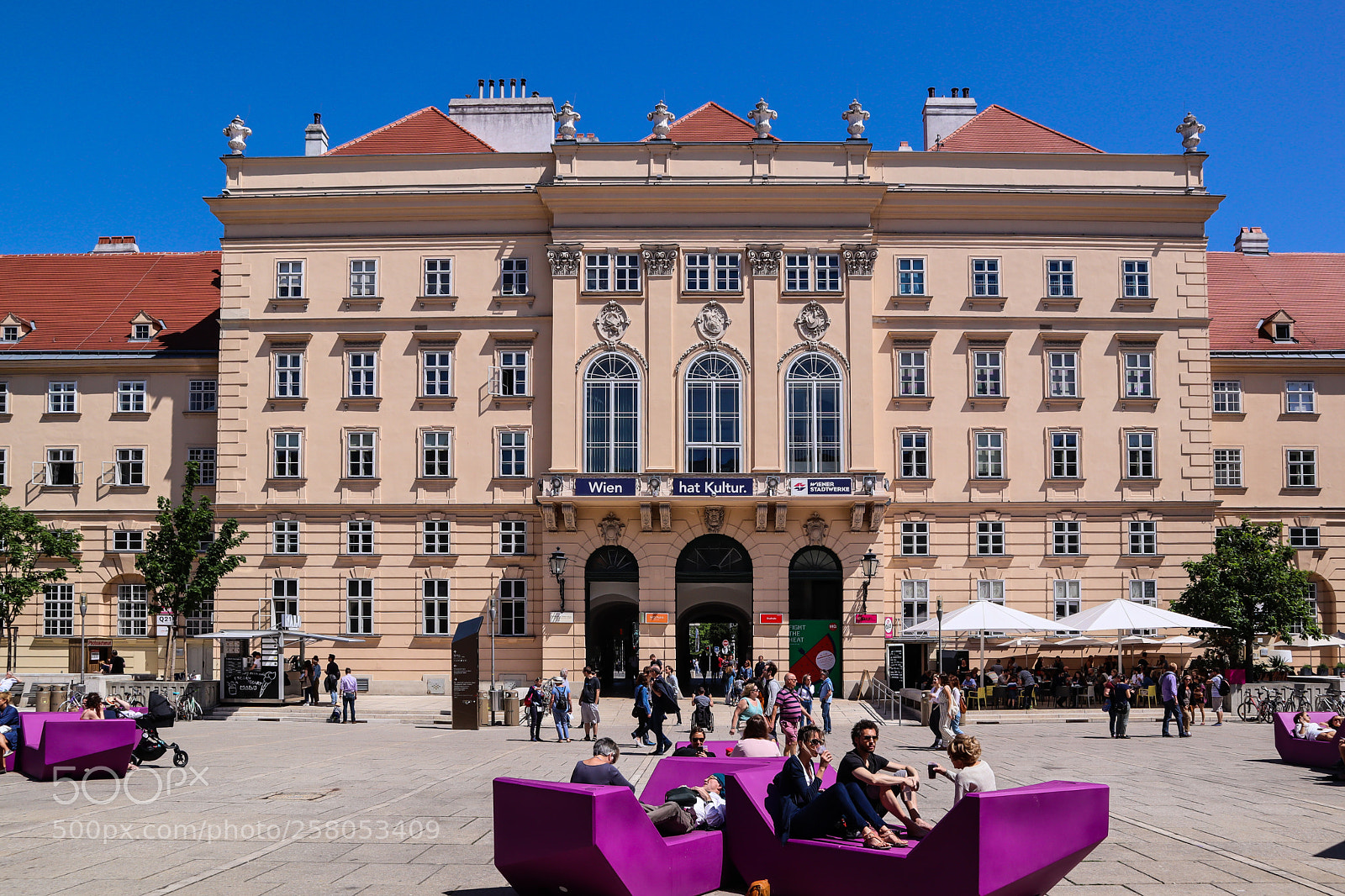 Canon EOS M50 (EOS Kiss M) sample photo. Vienna: museumsquartier photography