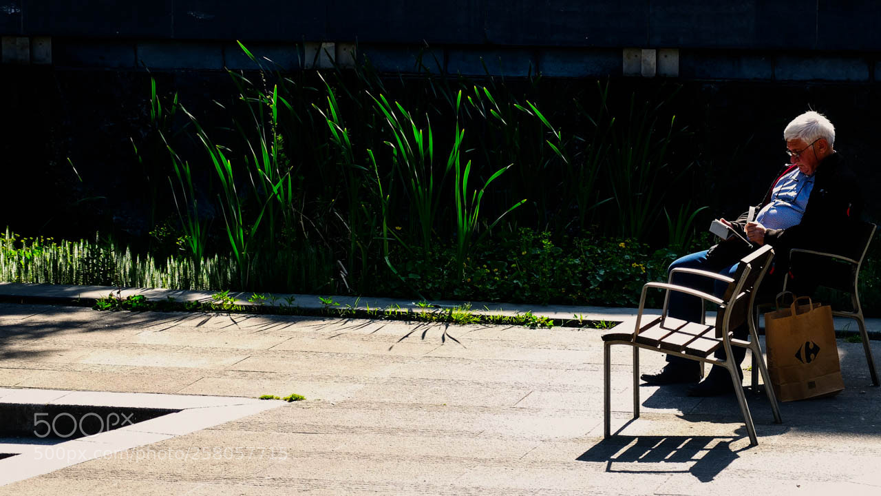 Fujifilm X30 sample photo. Le lecteur photography