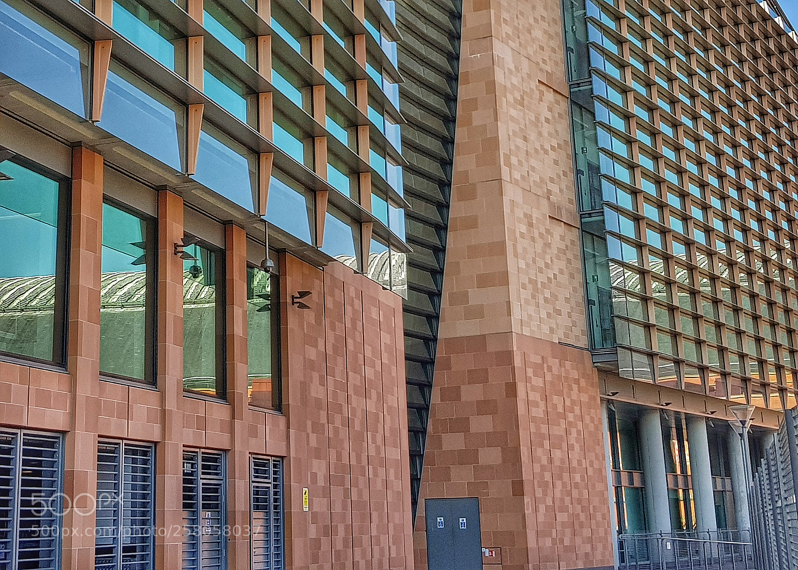 Samsung Galaxy S8+ sample photo. Reflections of st pancras photography