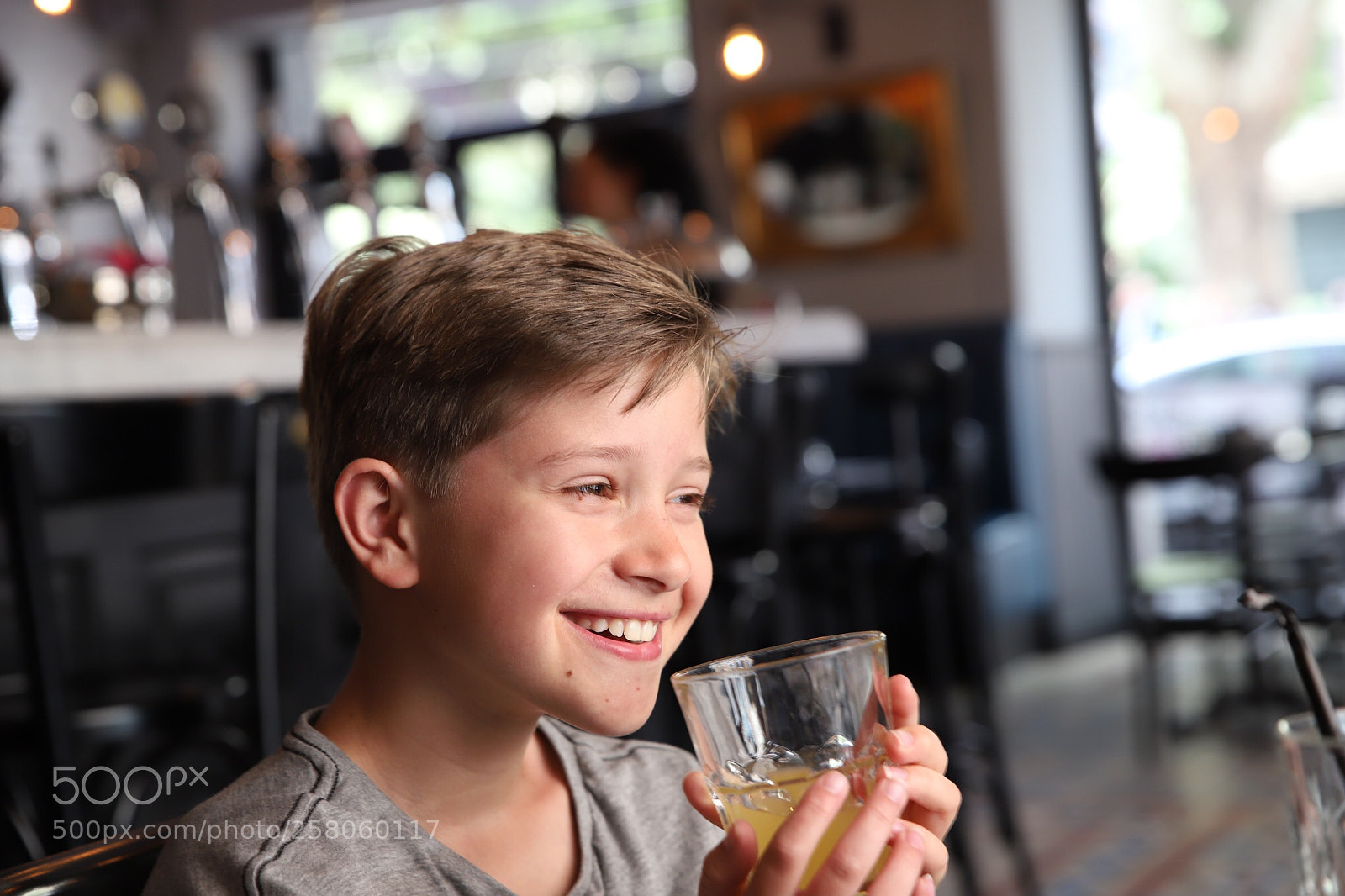 Canon EOS 6D Mark II sample photo. Lunch down town photography