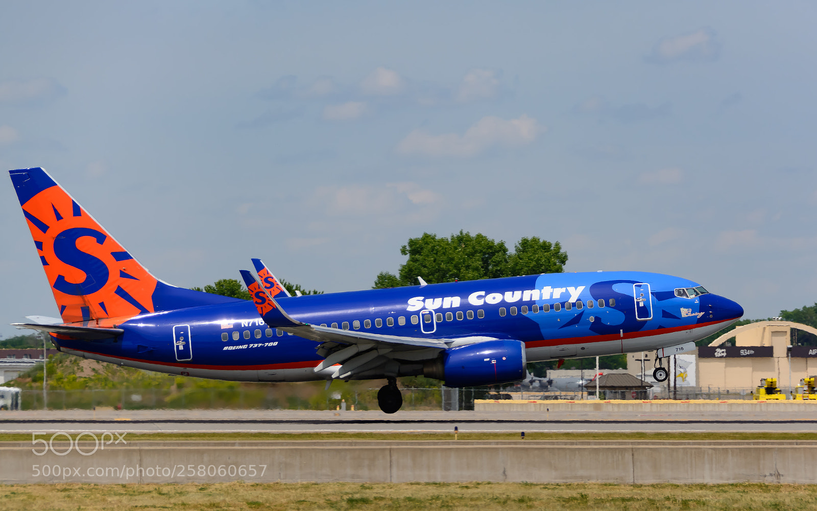 Nikon D7100 sample photo. Sun country airlines boeing photography
