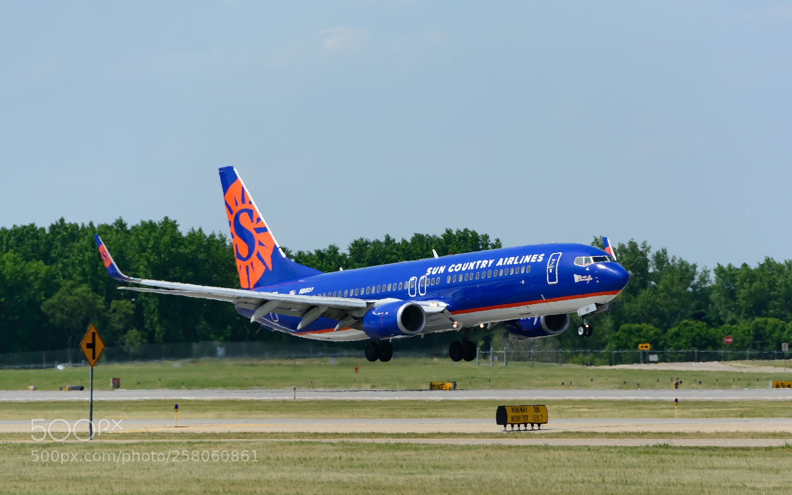 Nikon D7100 sample photo. Sun country airlines boeing photography