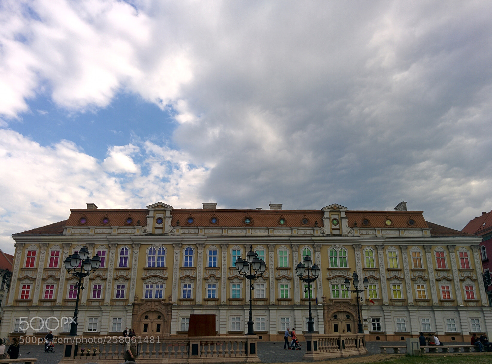 LG Nexus 5 sample photo. Windows and colors photography