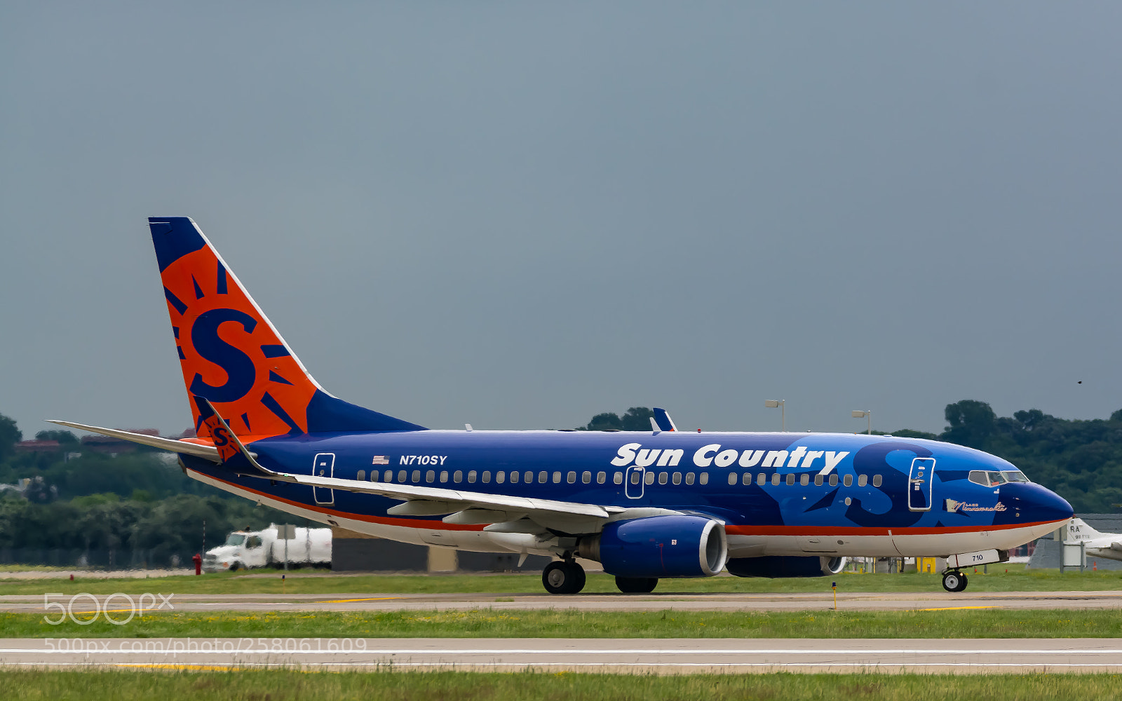 Nikon D7100 sample photo. Sun country airlines boeing photography