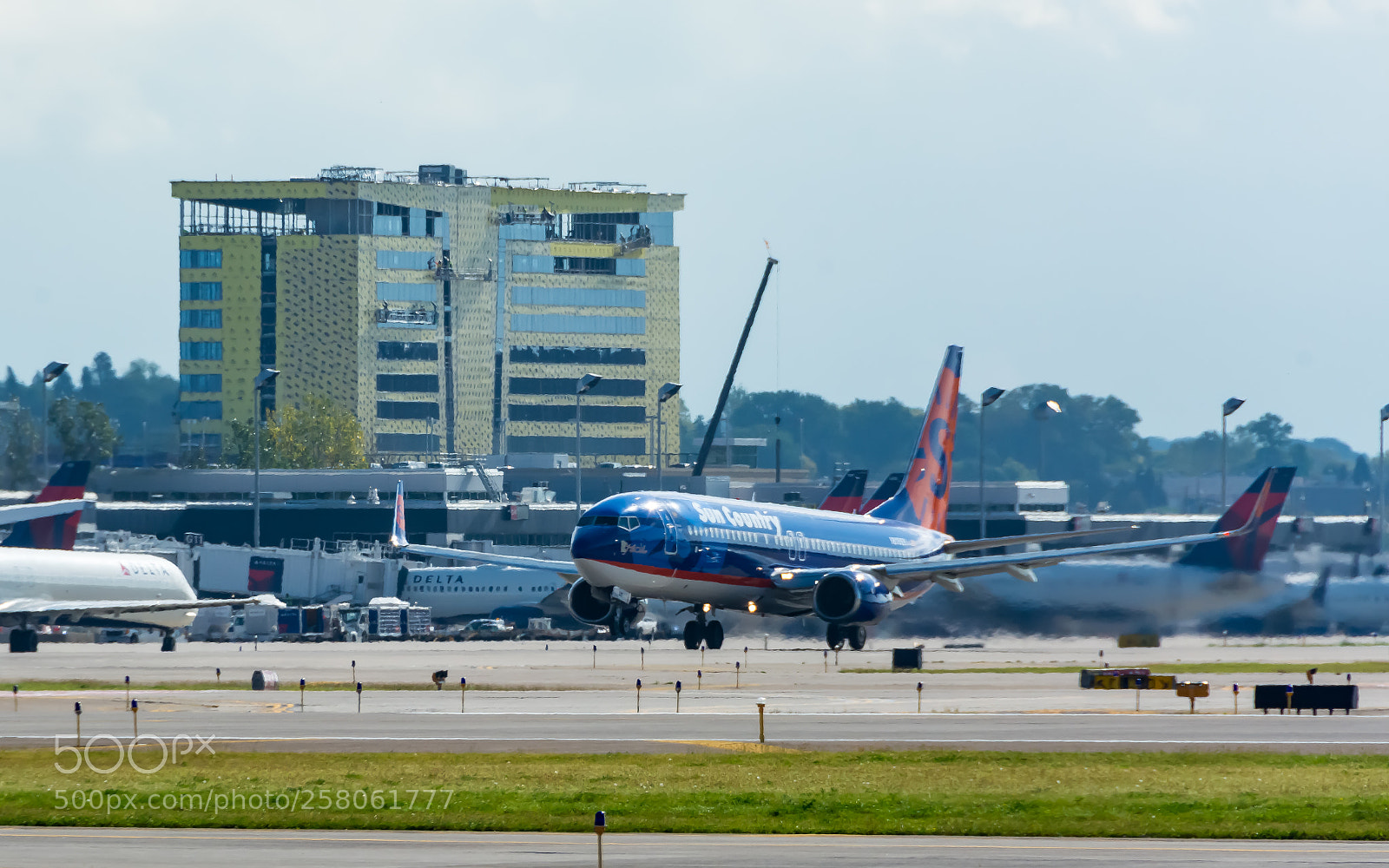 Nikon D7100 sample photo. Sun country airlines boeing photography