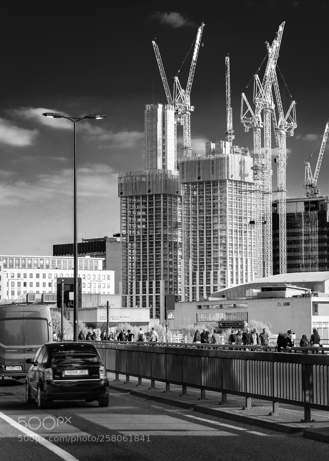 Canon EOS 5D Mark IV sample photo. Building the city photography