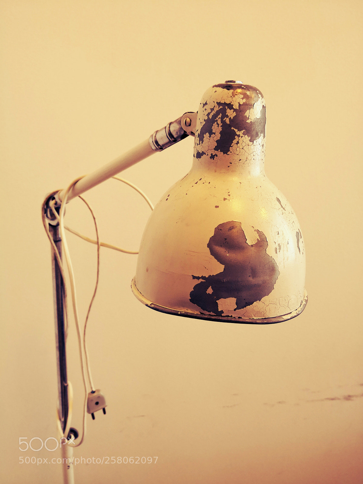 HUAWEI Mate 10 Pro sample photo. This lamp has seen photography