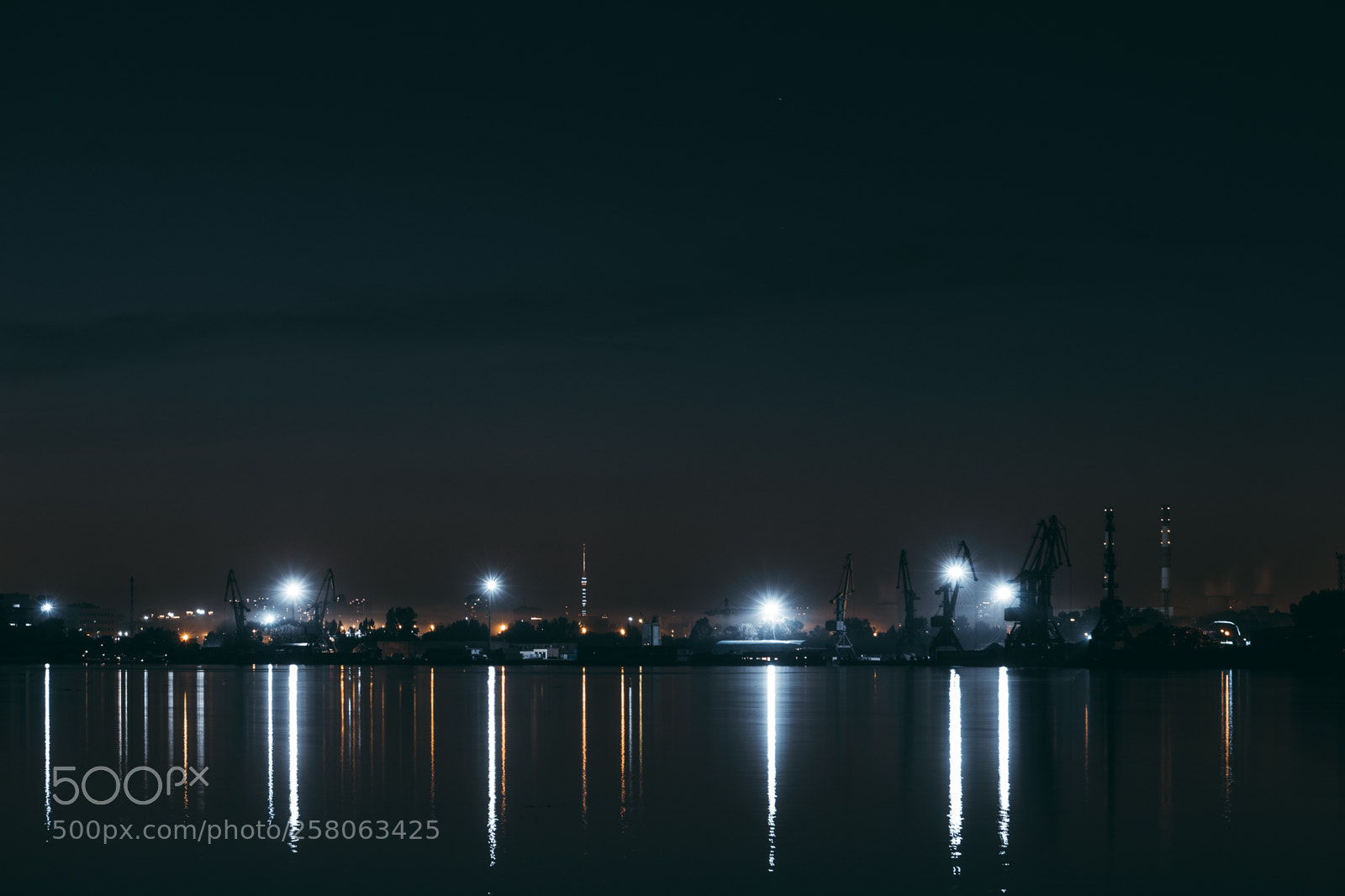 Canon EOS 1300D (EOS Rebel T6 / EOS Kiss X80) sample photo. Night in the port photography