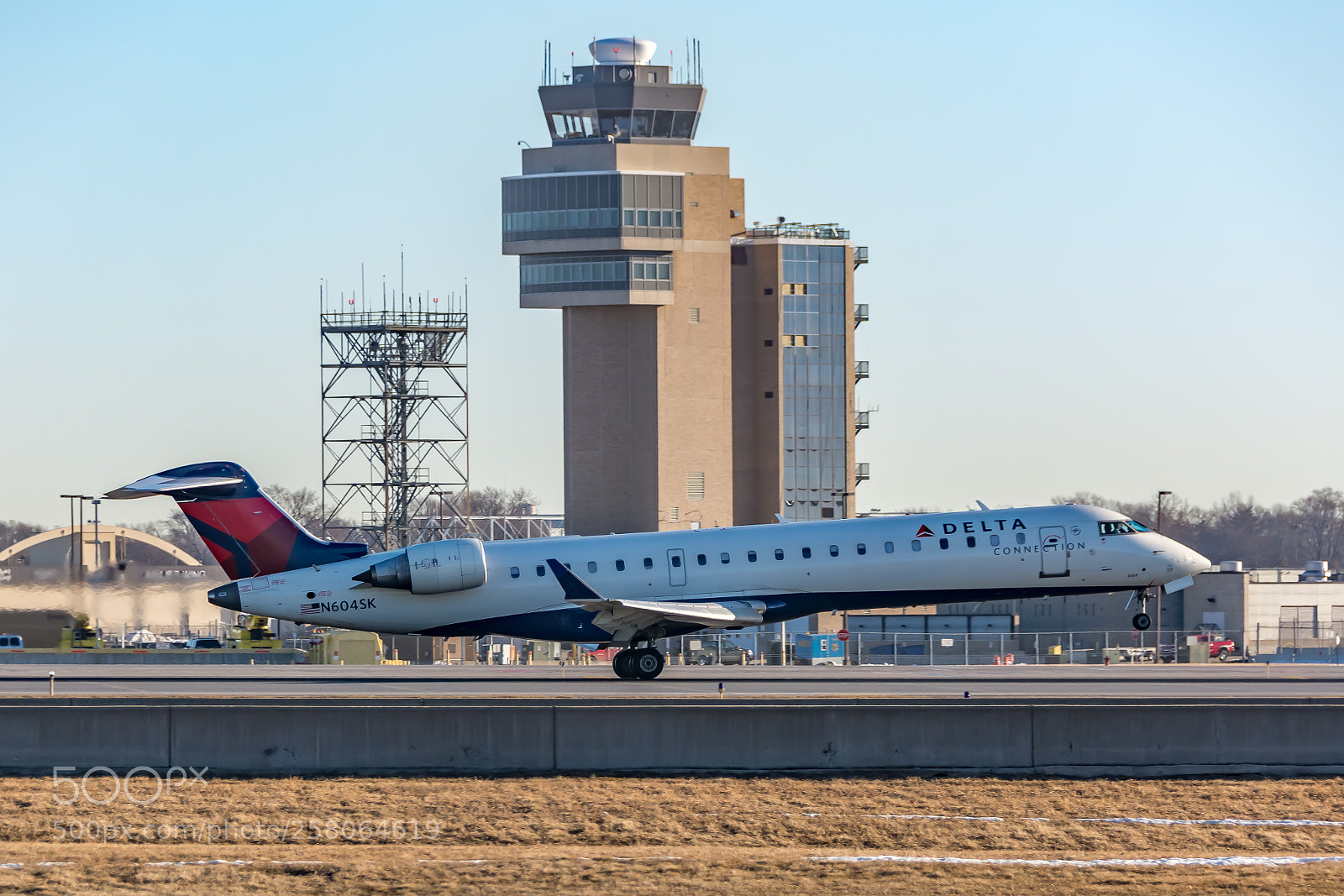 Nikon D7100 sample photo. Delta connection bombardier crj-701er photography