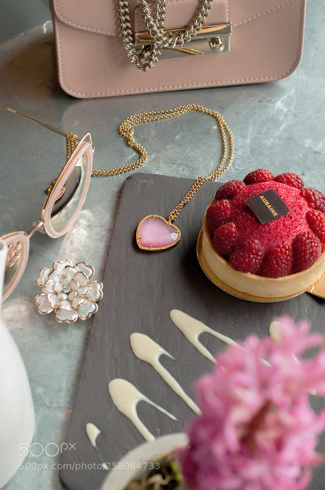 Nikon D90 sample photo. Pink heart neacklace francesca photography